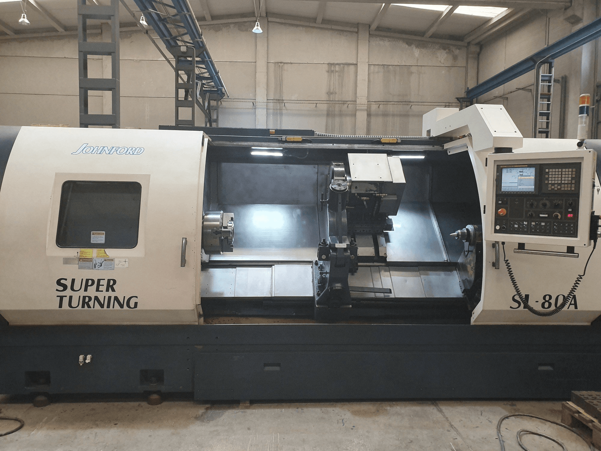 Vooraanzicht van Johnford SL-80A machine