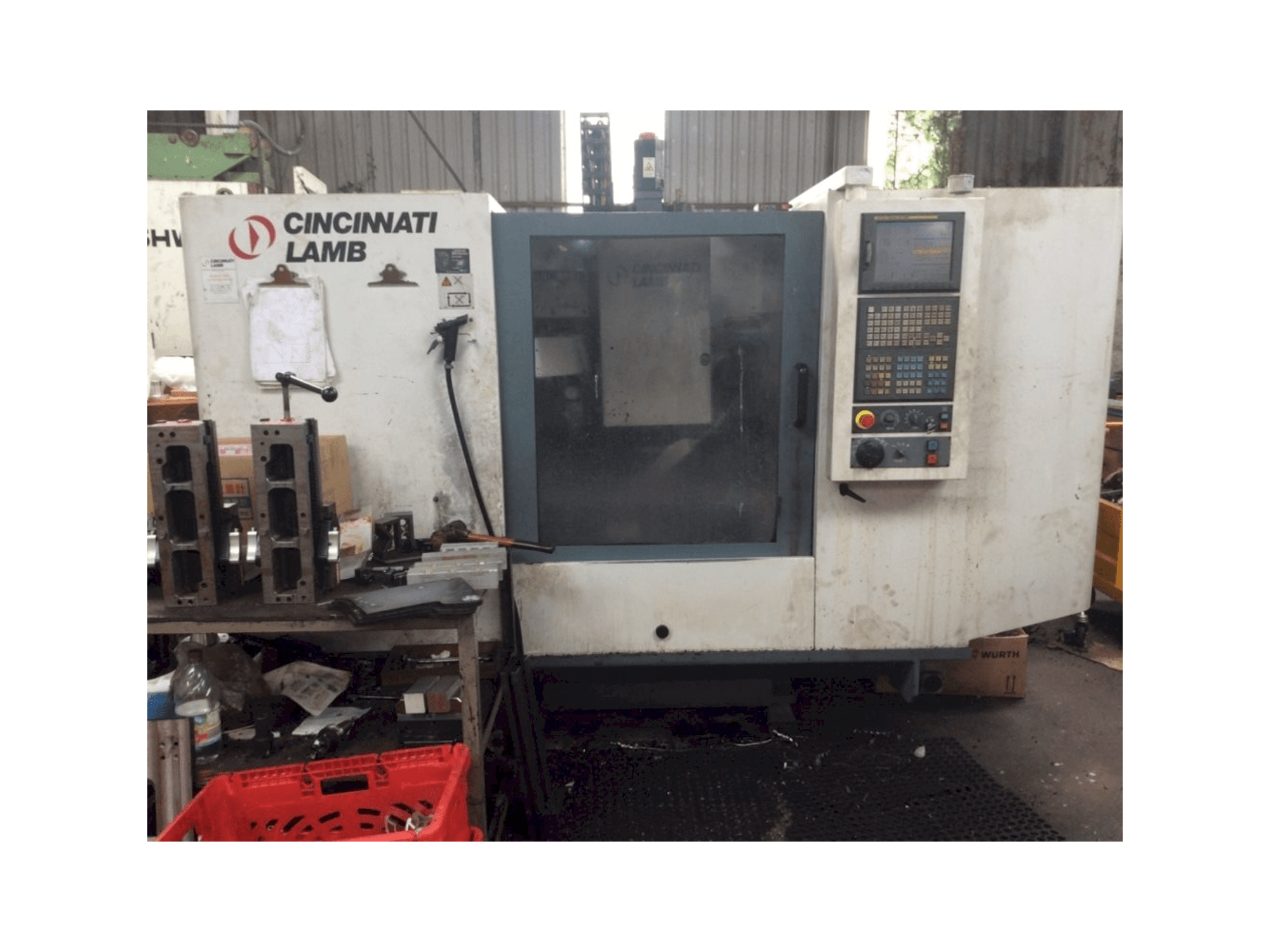 Vooraanzicht van Cincinnati Lamb VCnC 760 machine