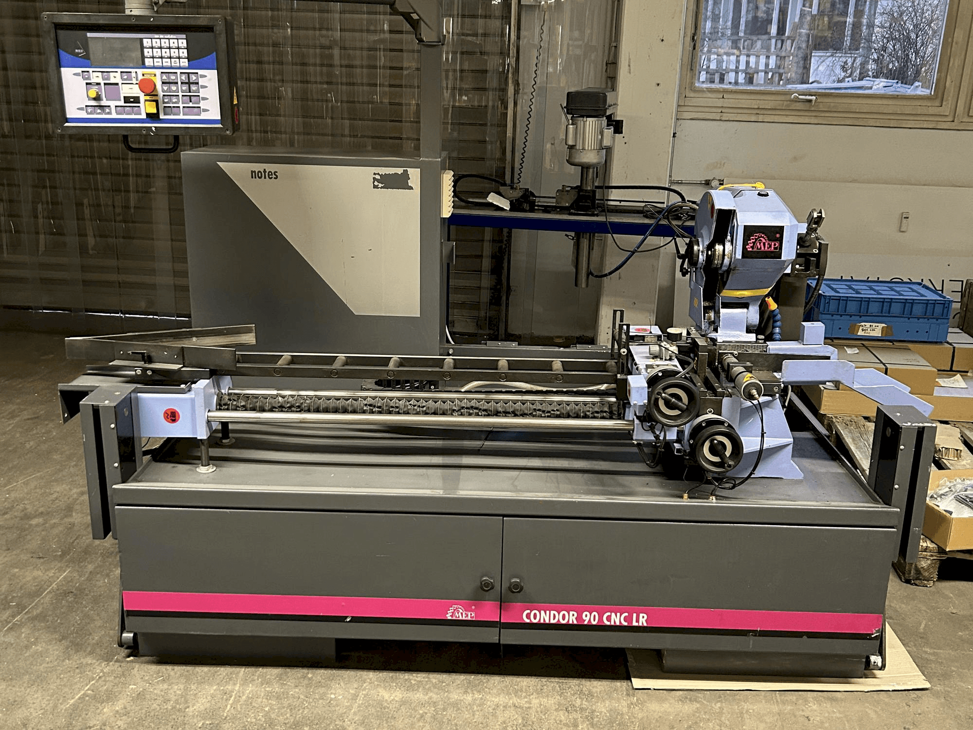 Vooraanzicht van MEP Condor 90 CNC LR machine