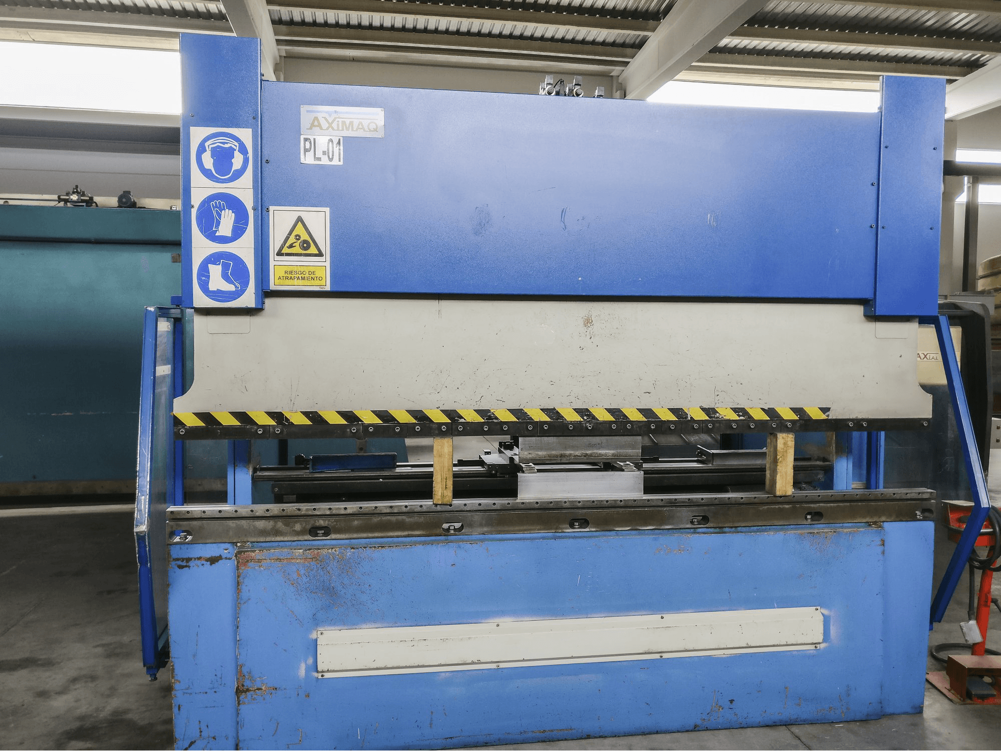 Vooraanzicht van Axial PHSB 123 machine