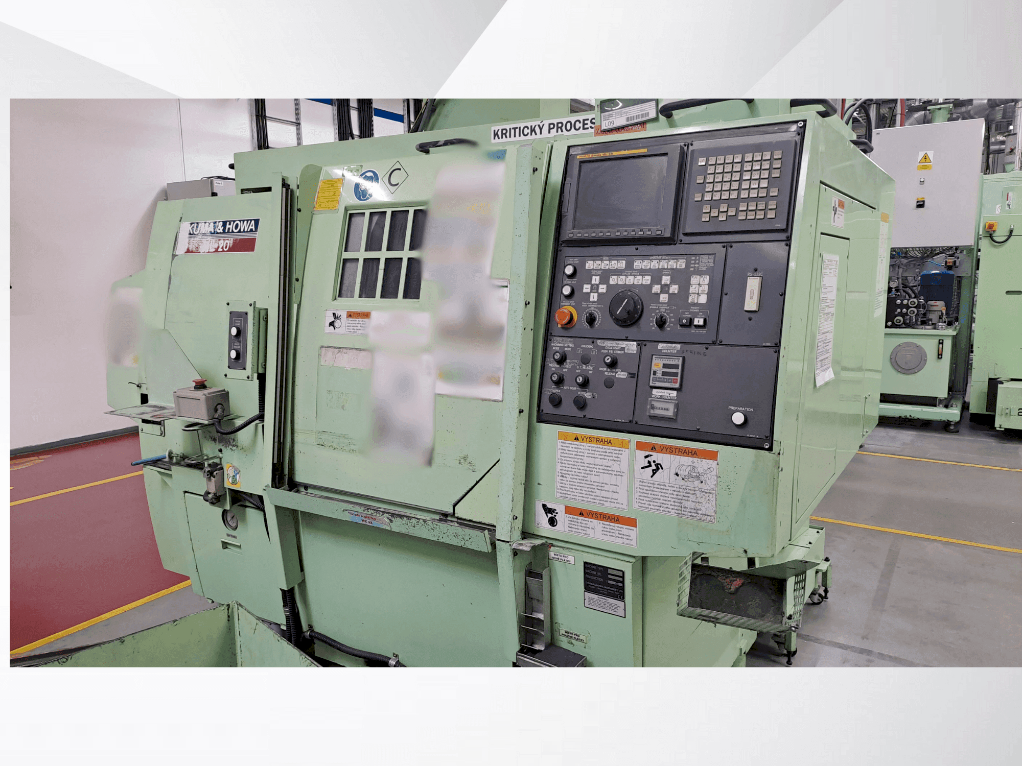 Vooraanzicht van OKUMA & HOWA HL-20 machine