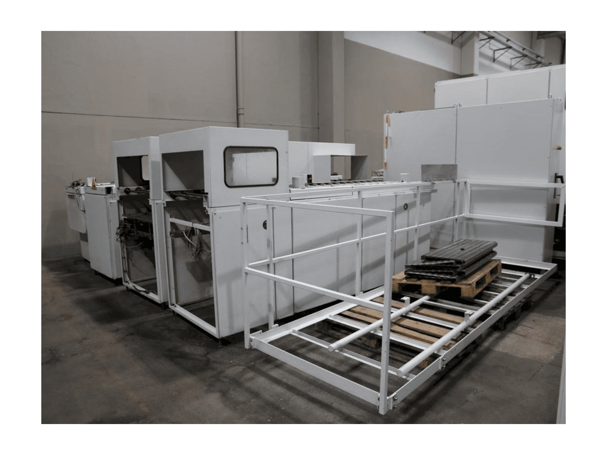 Vooraanzicht van REINIGUNGS / WASCHANLAGE RUT 067-048-030-04 machine