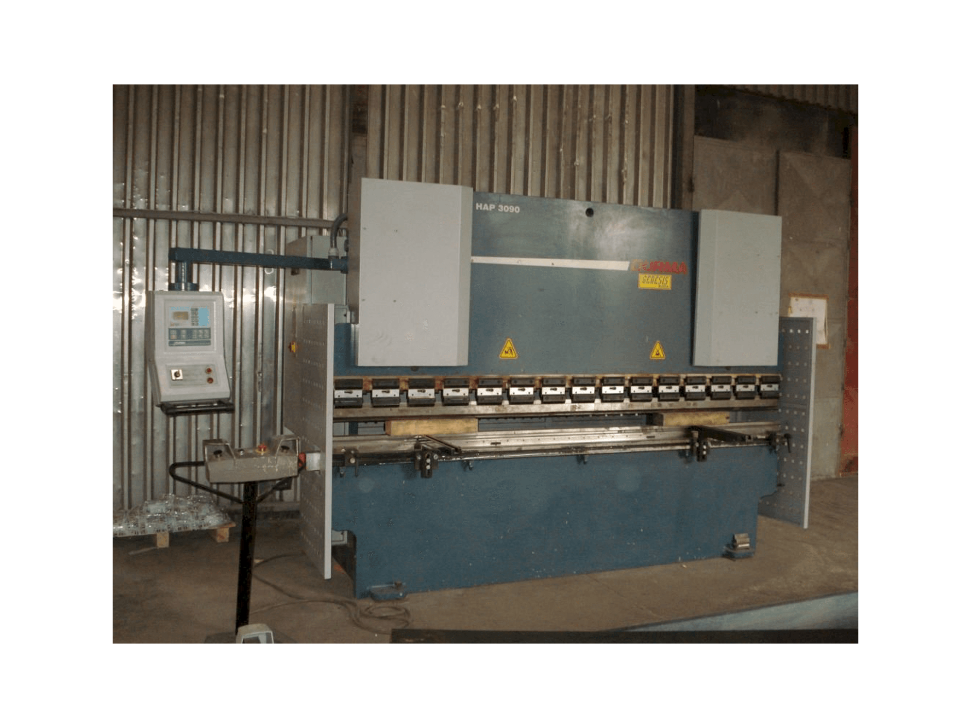 Vooraanzicht van Durma HAP 3090 machine