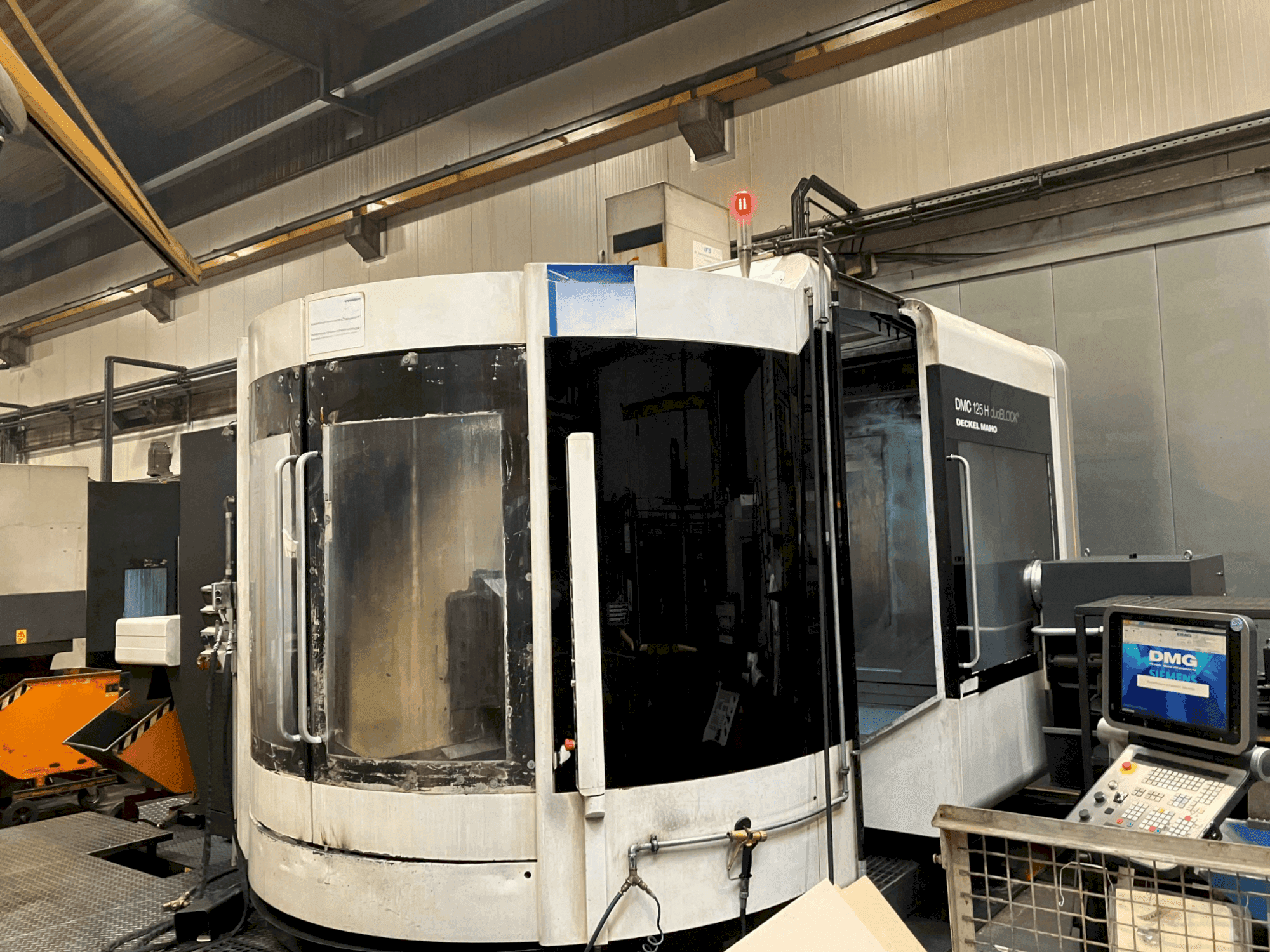 Vooraanzicht van DECKEL DMC 125 H duoBlock machine