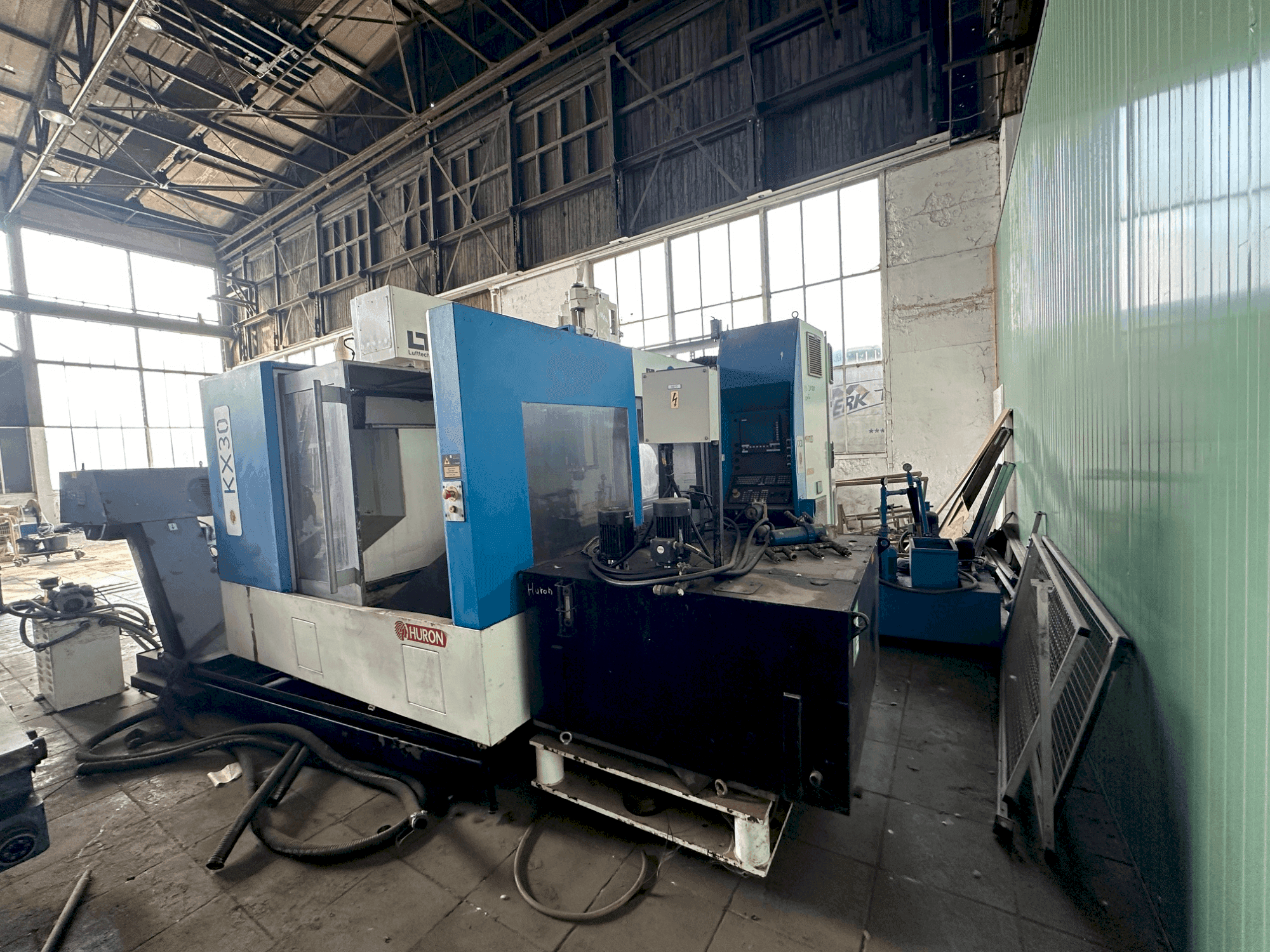 Vooraanzicht van Huron KX30 machine