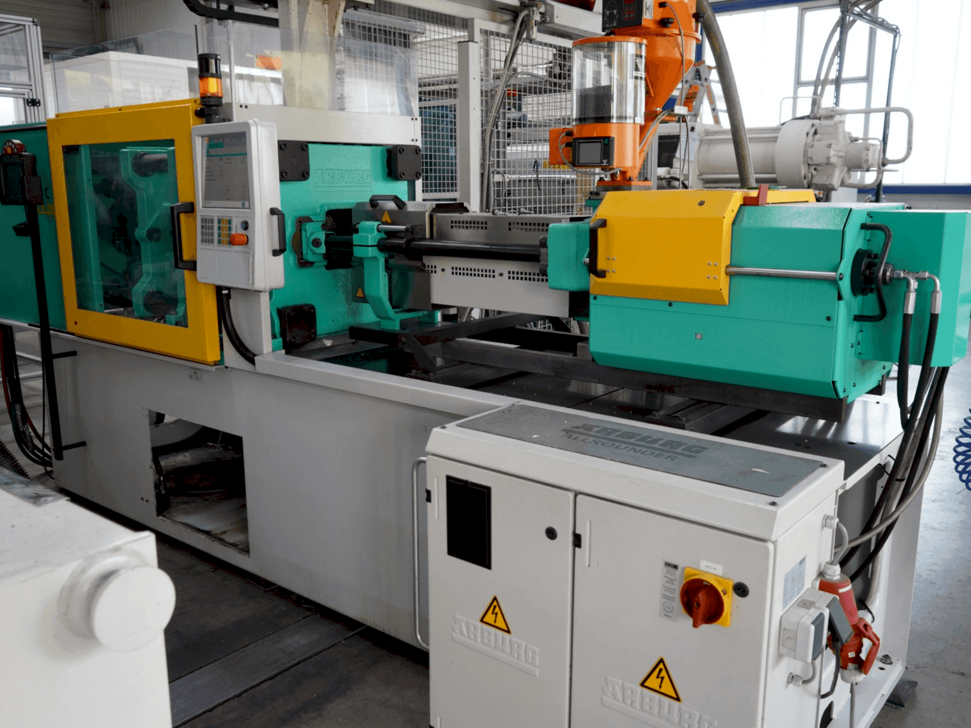 Vooraanzicht van Arburg 470C 1500-400 machine