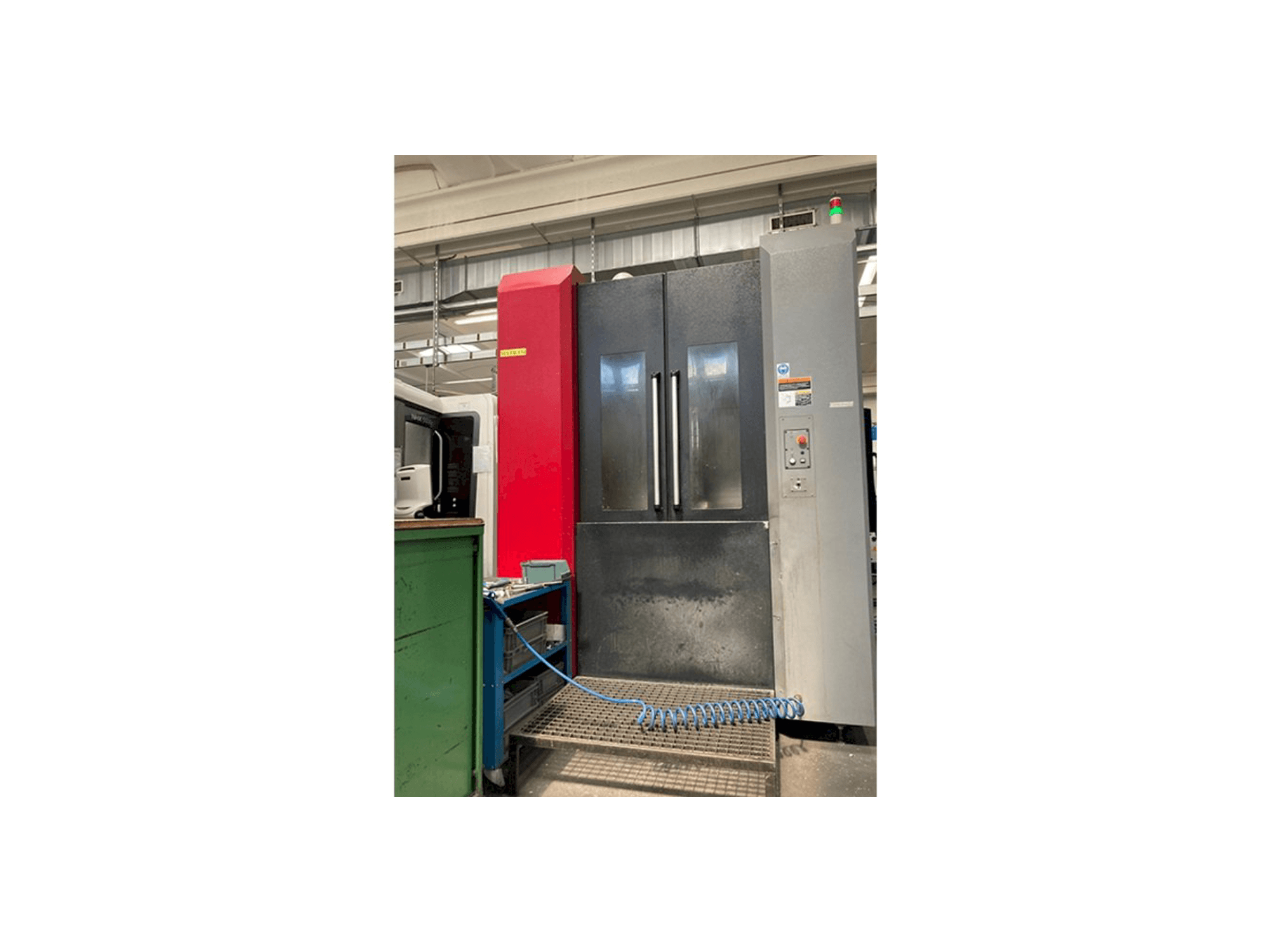 Vooraanzicht van OKK HMC 500 machine