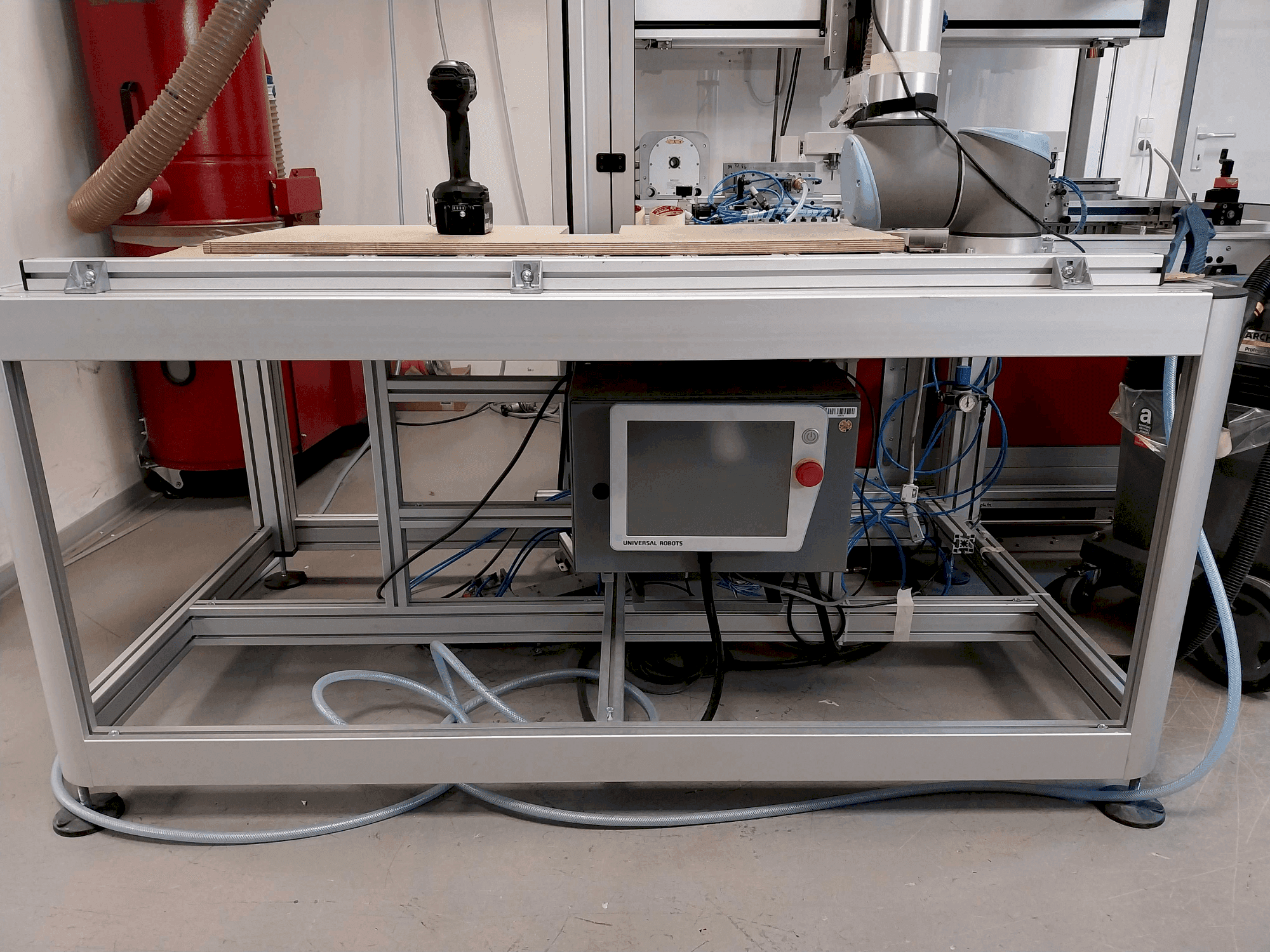 Vooraanzicht van Universal Robots UR10 CB machine