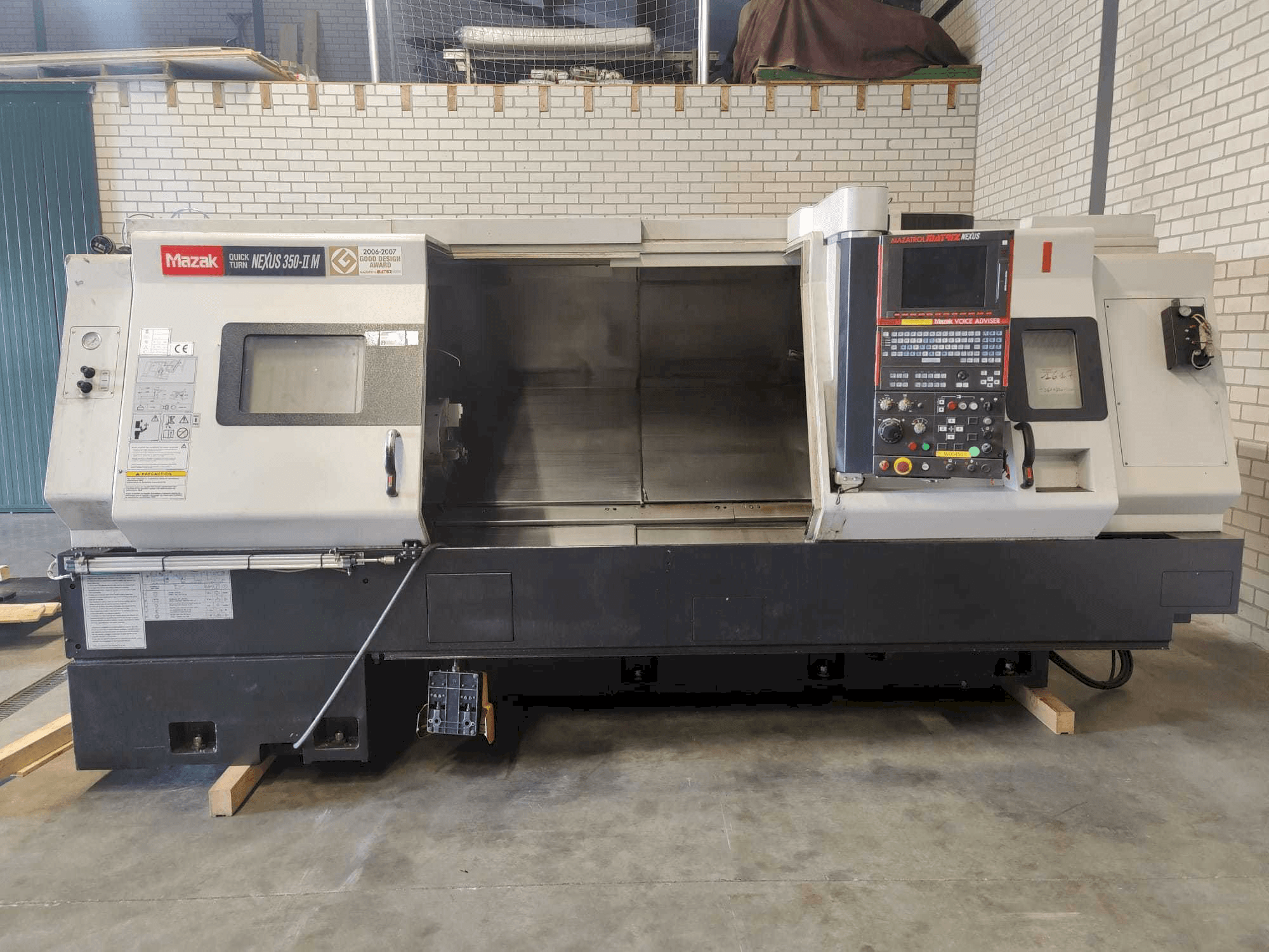 Vooraanzicht van Mazak Quick Turn Nexus 350-II M machine