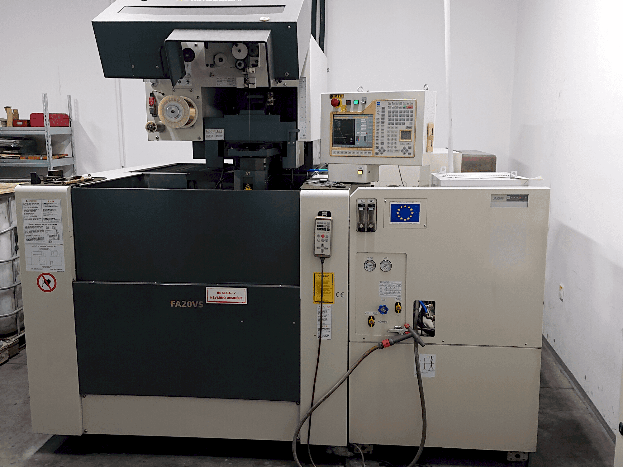 Vooraanzicht van Mitsubishi Electric FA20-VS machine