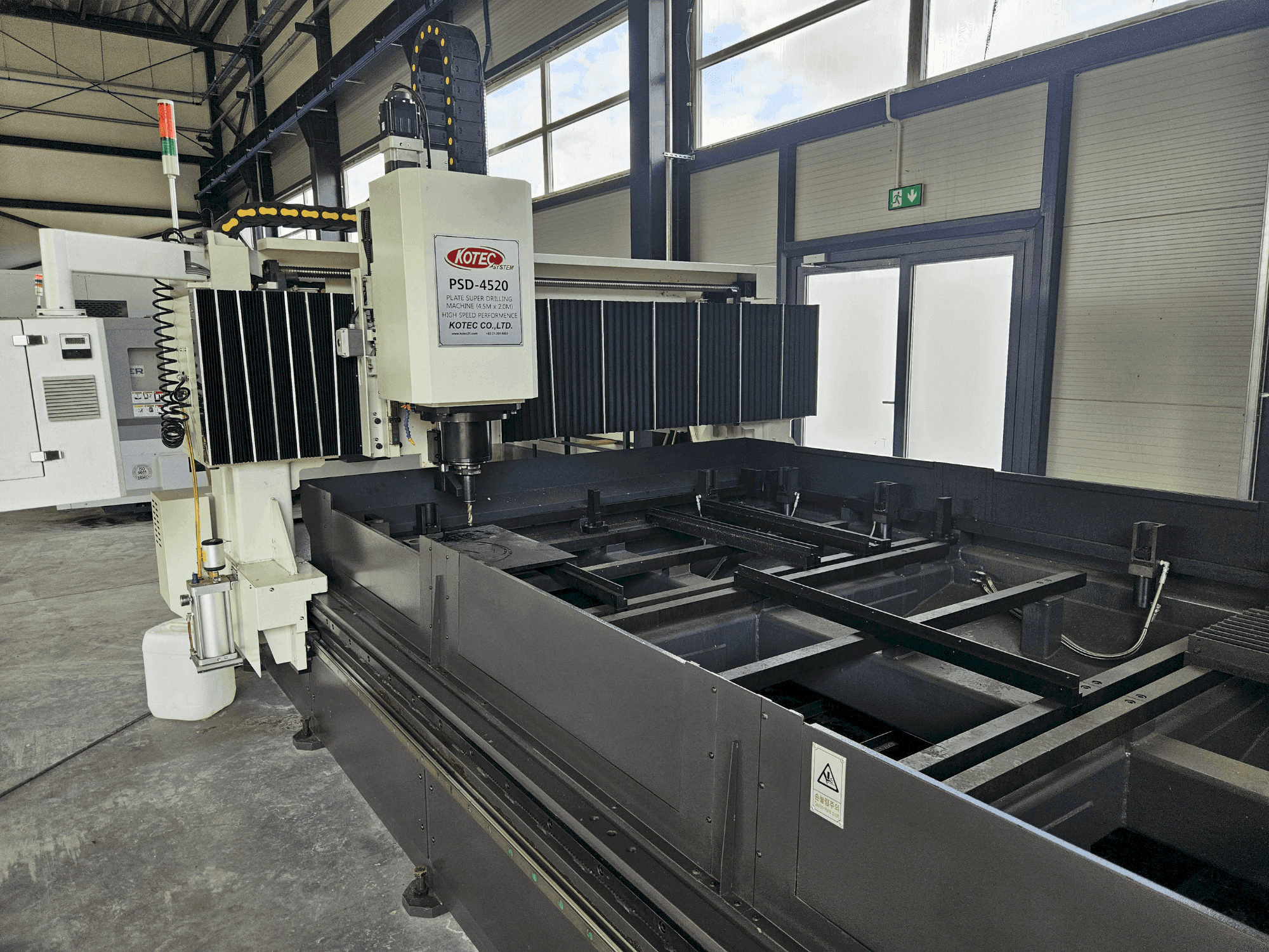 Vooraanzicht van KOTEC PSD-4520 machine