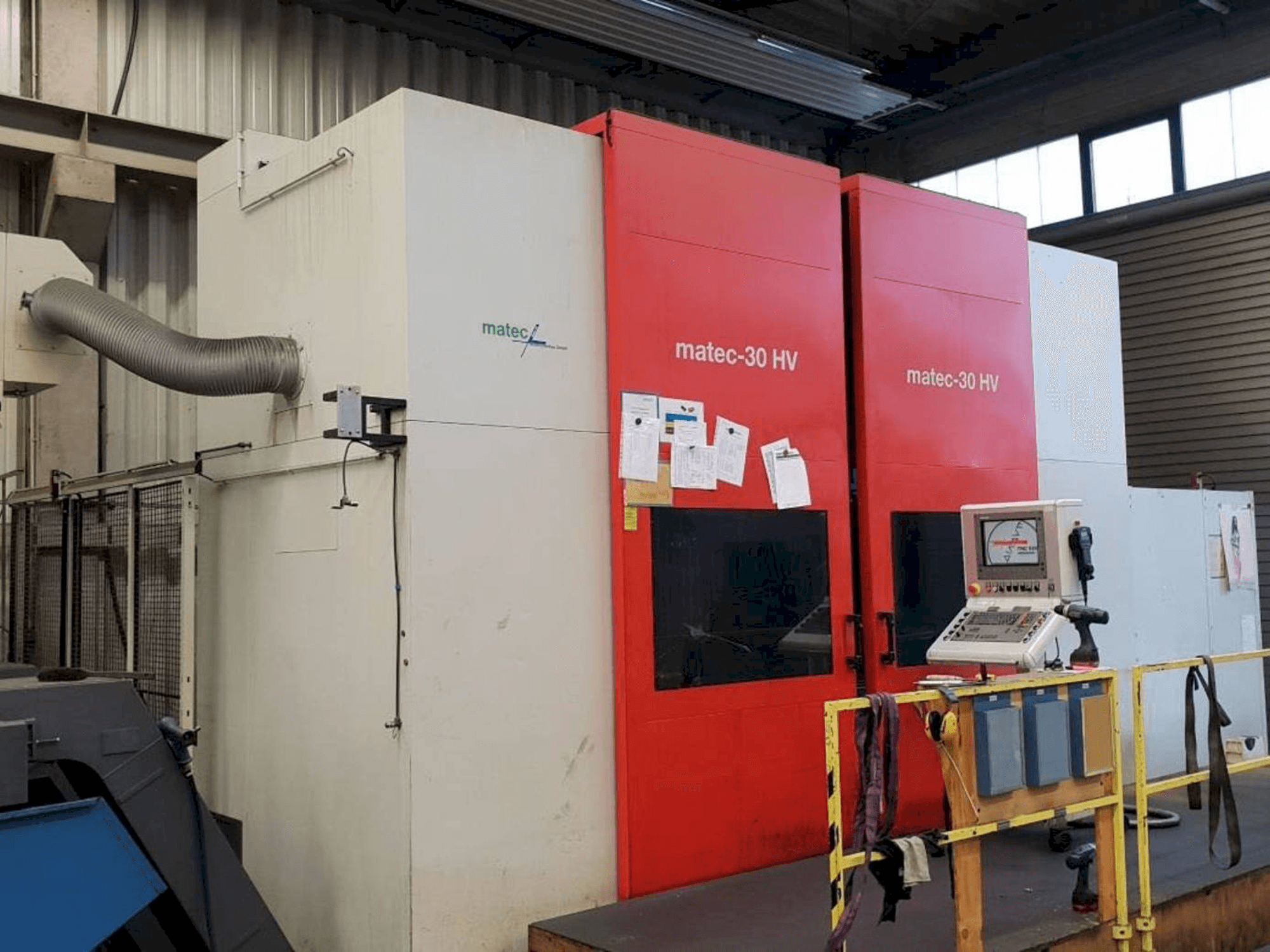 Vooraanzicht van Matec 30 HV machine