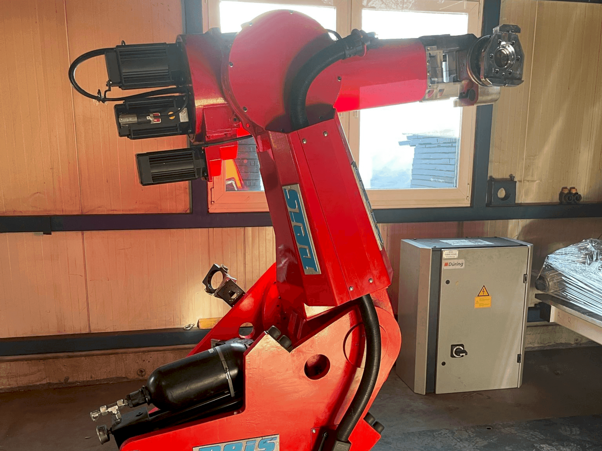 Vooraanzicht van Reis SRV 130 machine