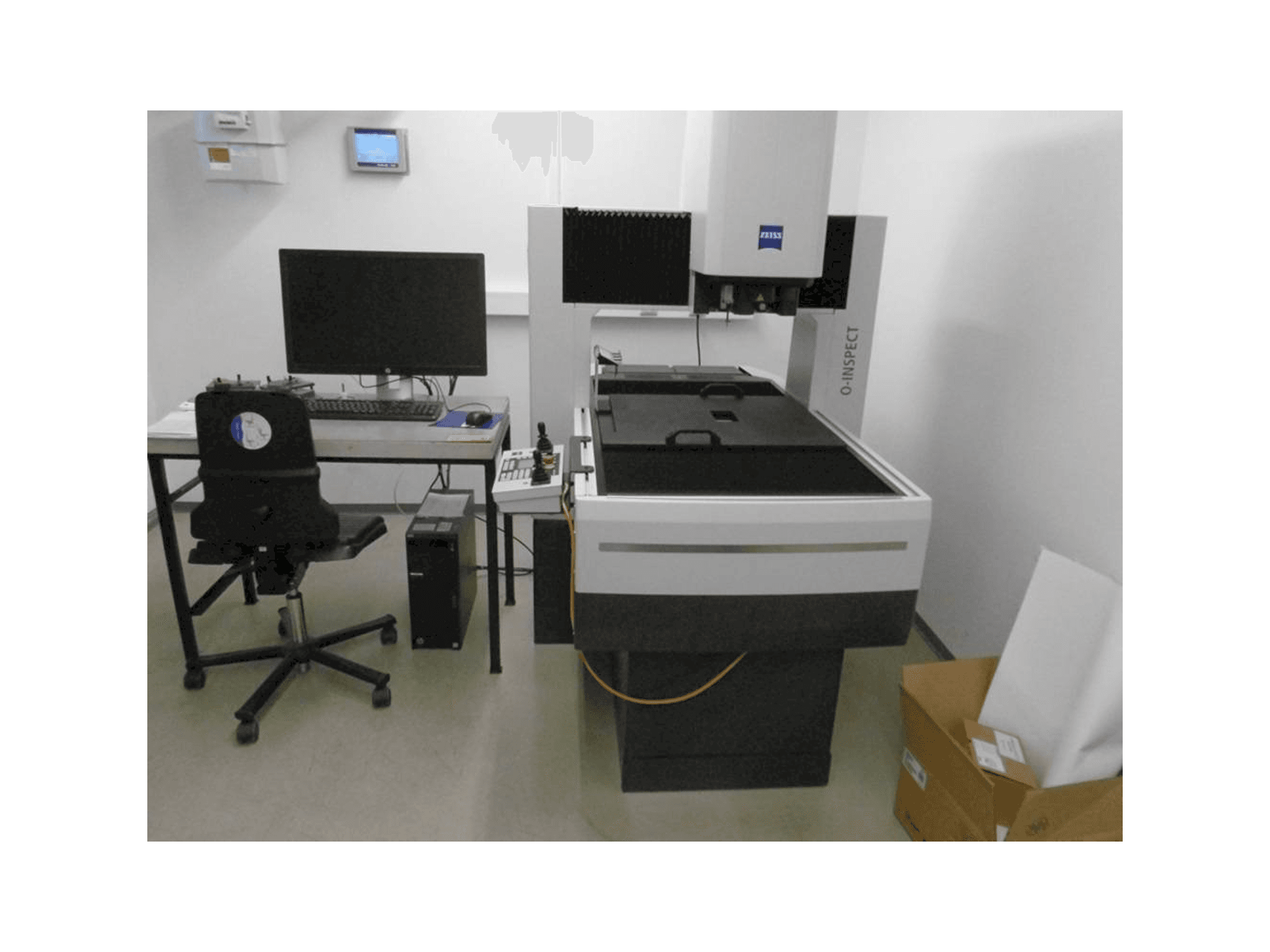 Vooraanzicht van ZEISS O-Inspect 543 machine