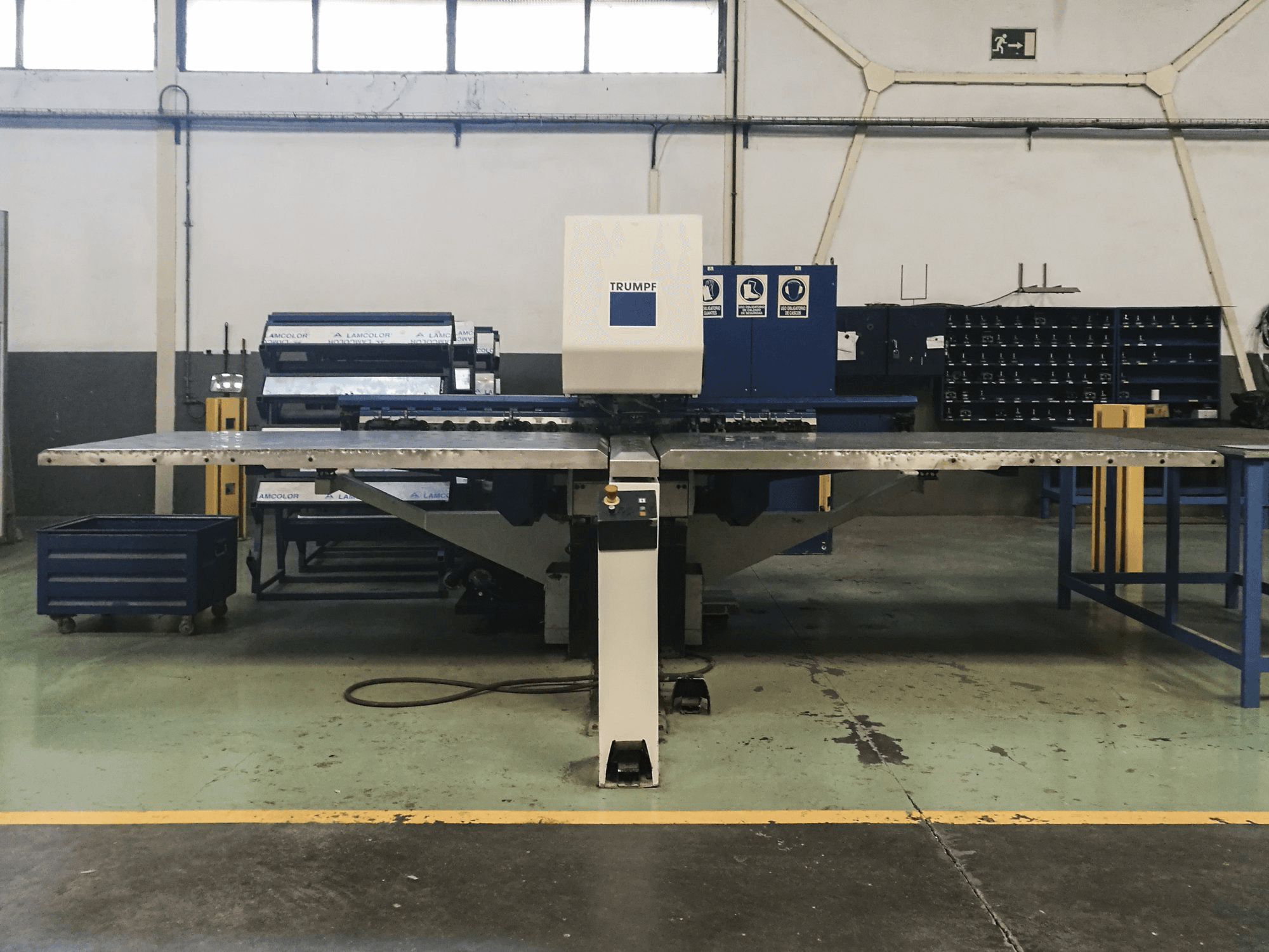 Vooraanzicht van Trumpf Trumatic 200 machine