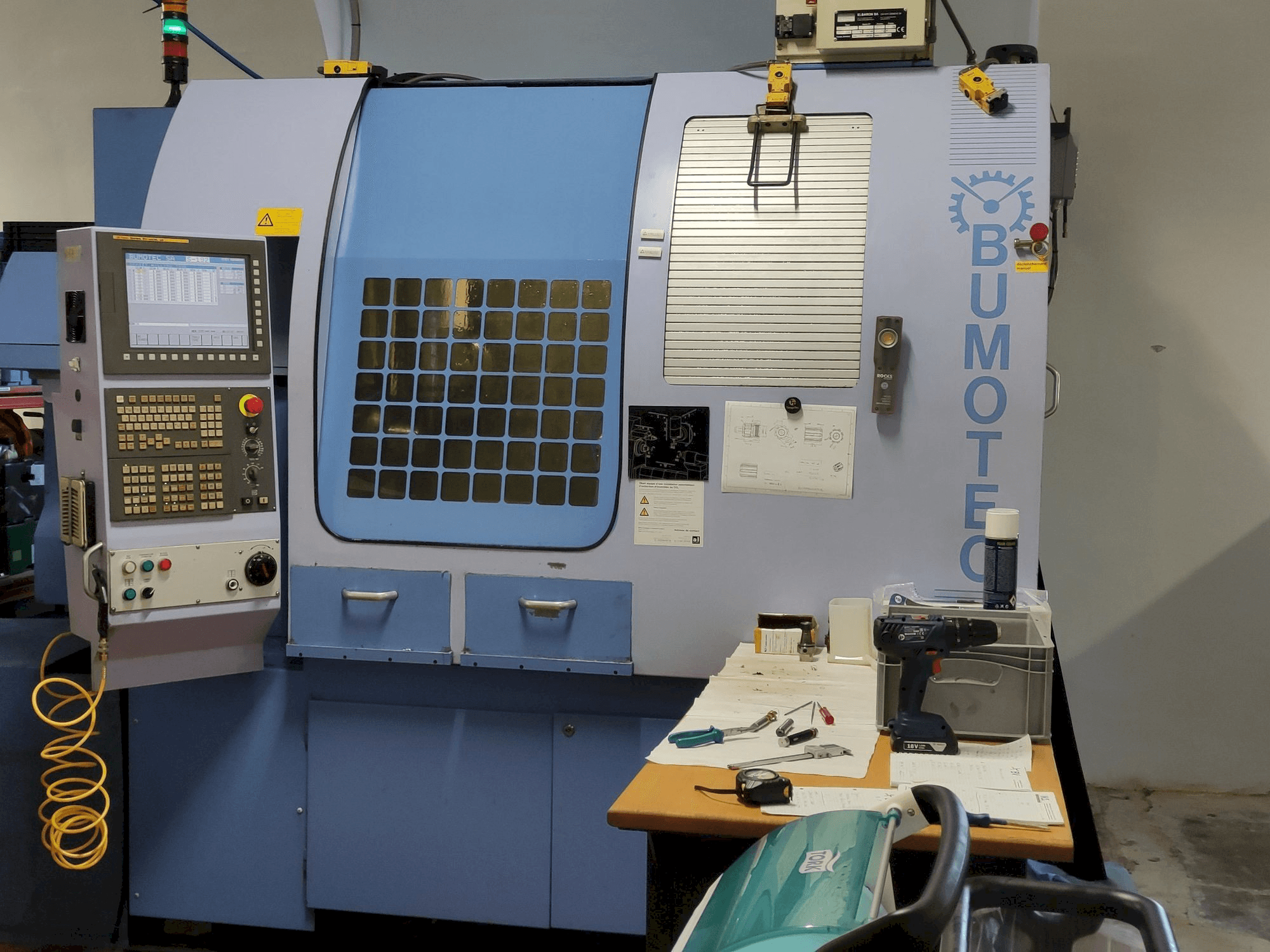 Vooraanzicht van Bumotec S-192FT machine