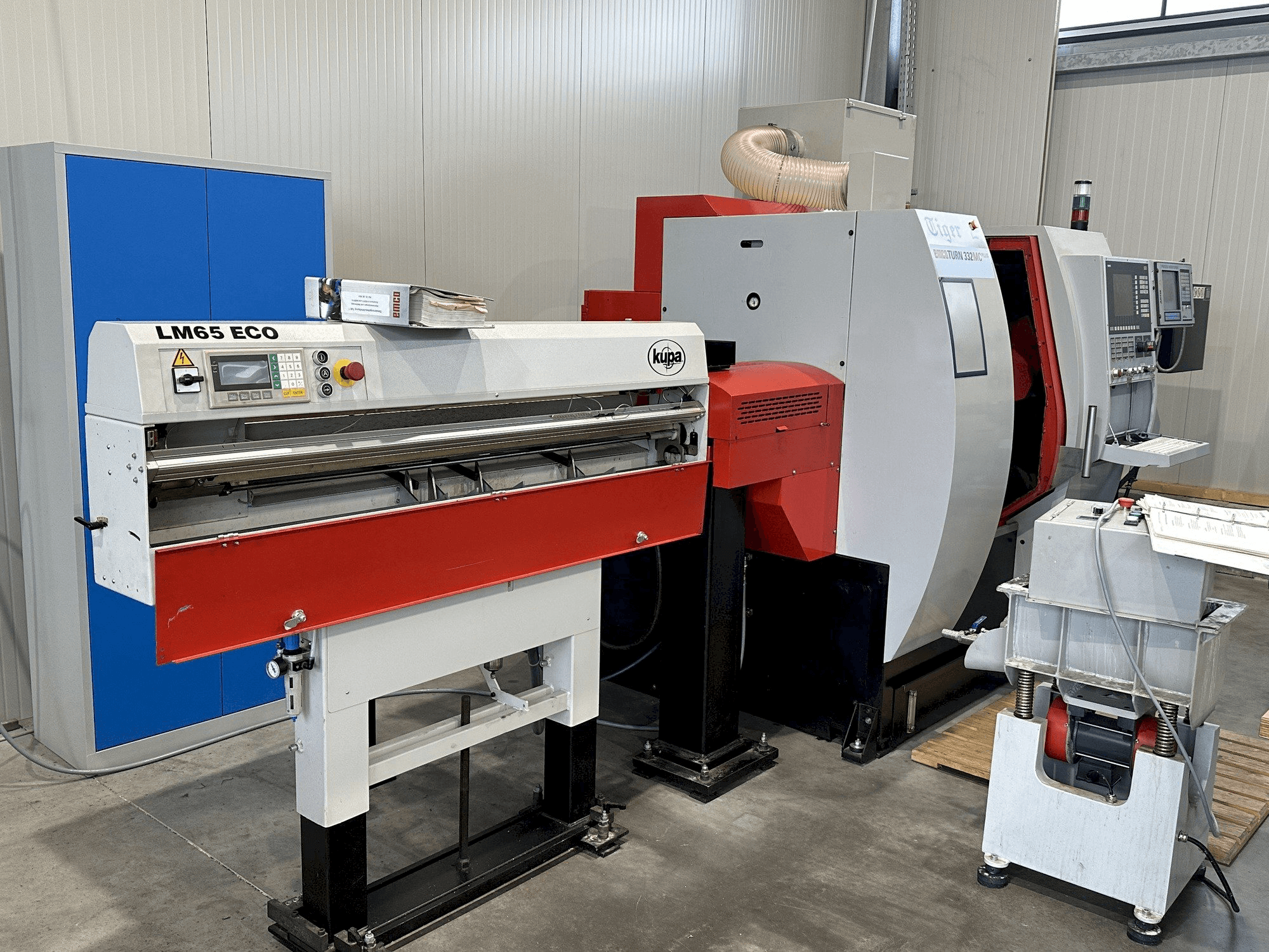 Vooraanzicht van EMCO Turn 332 MC machine