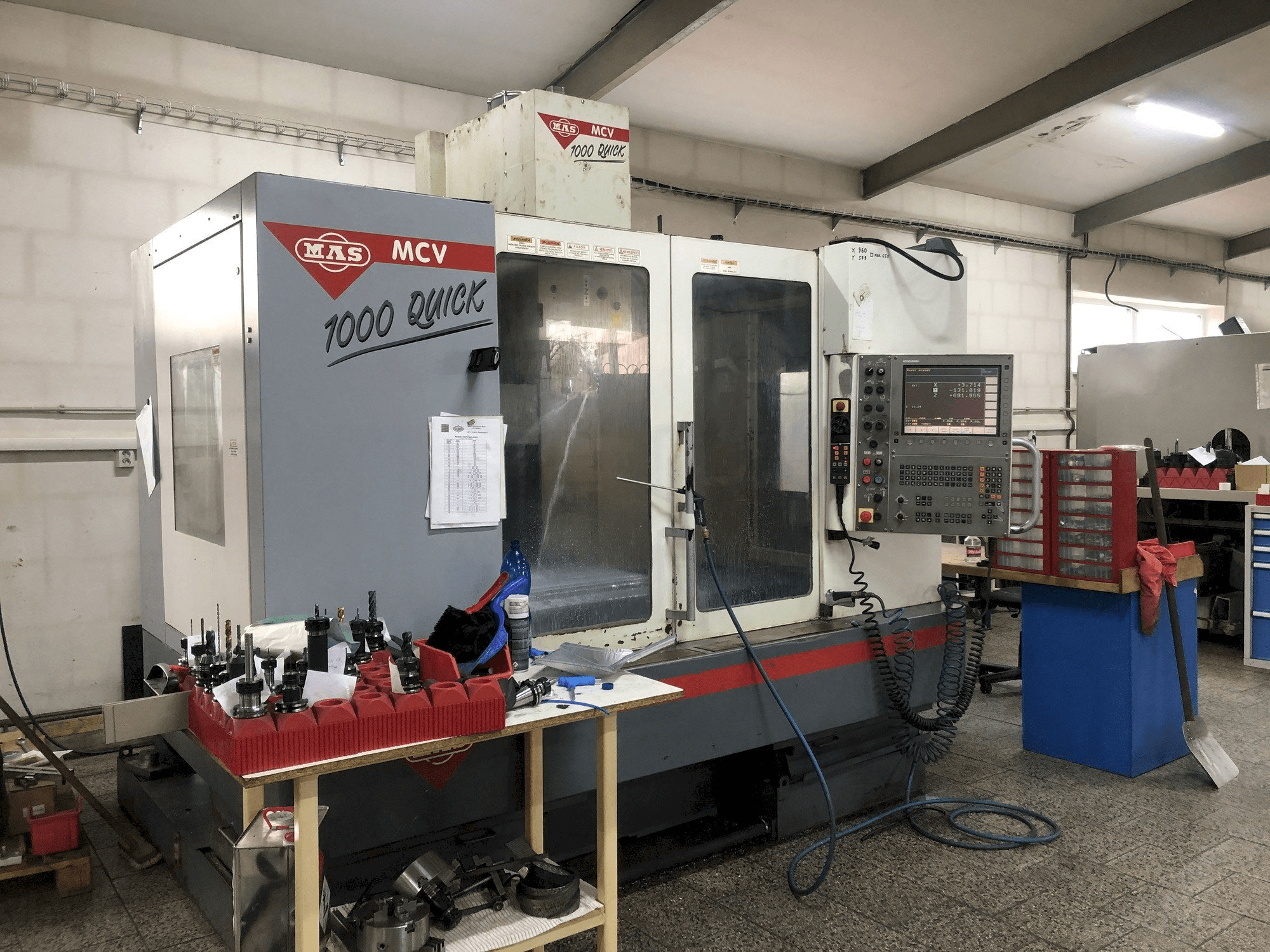 Vooraanzicht van KOVOSVIT MAS MCV 1000 Quick machine