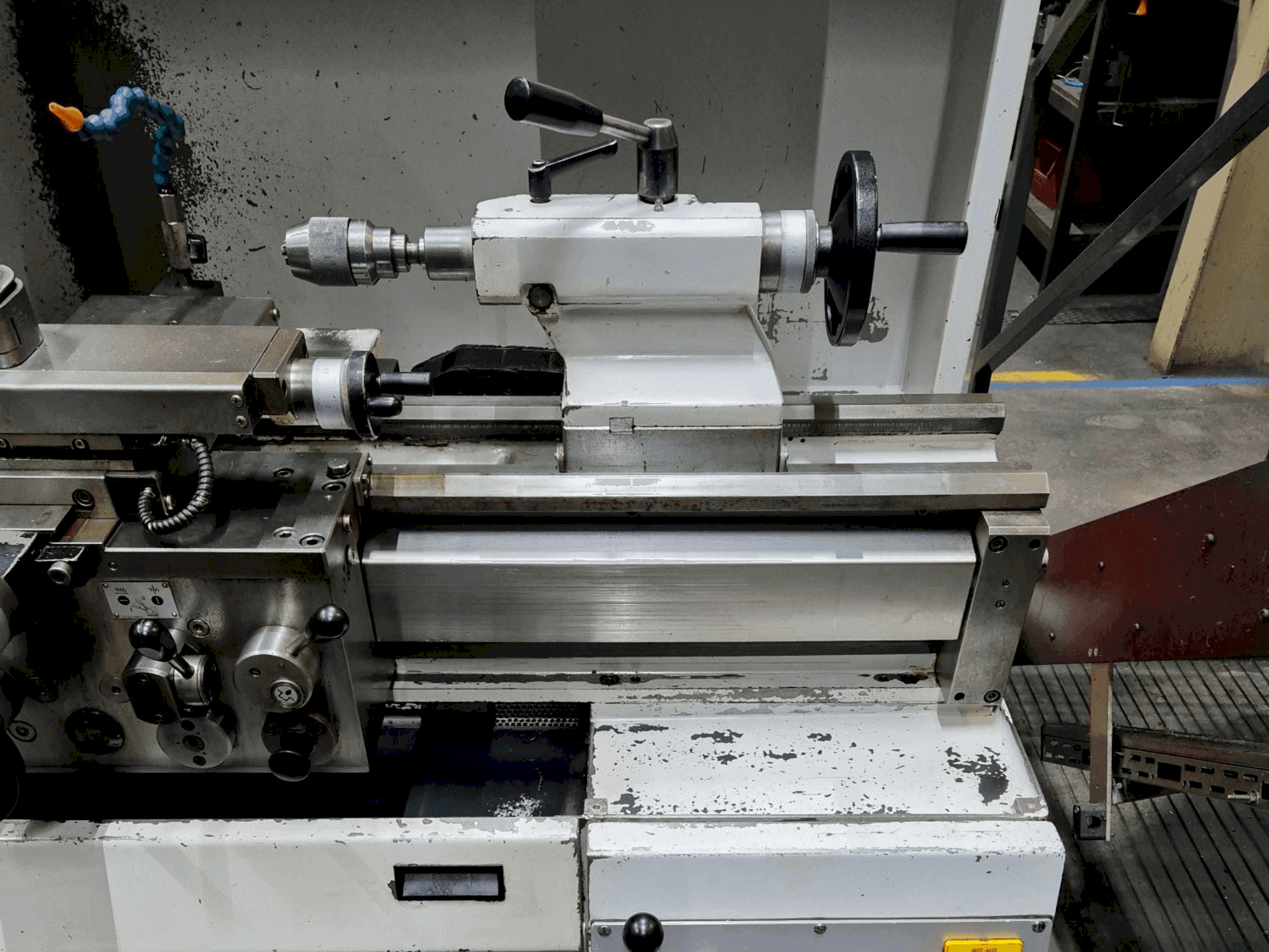 Vooraanzicht van Weiler PRAKTIKANT VC machine