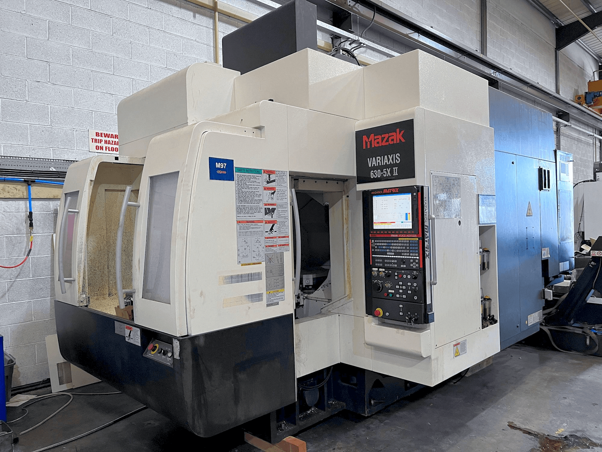 Vooraanzicht van Mazak 630-5AX II machine