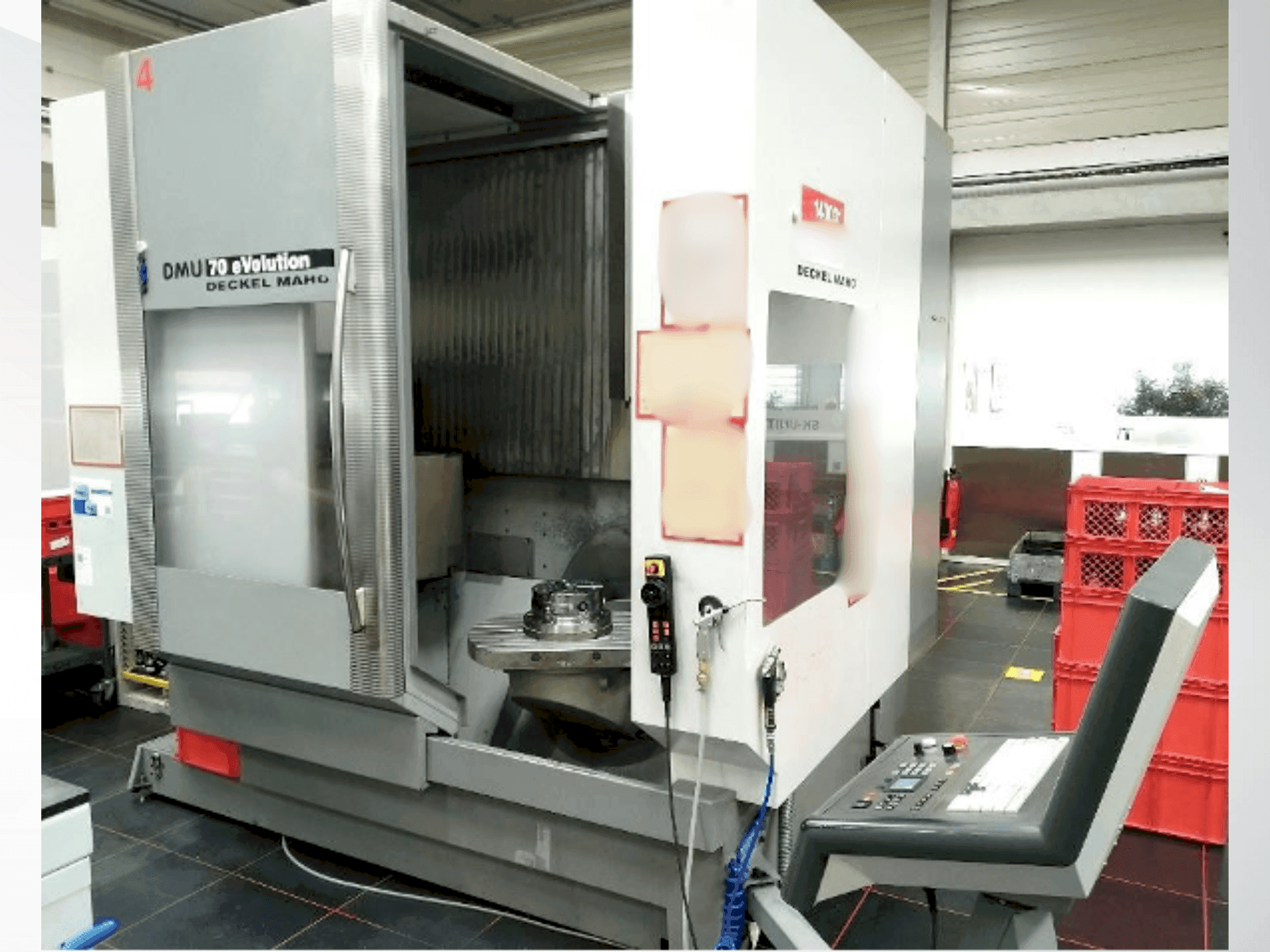 Vooraanzicht van DECKEL DMU 70 eVolution machine