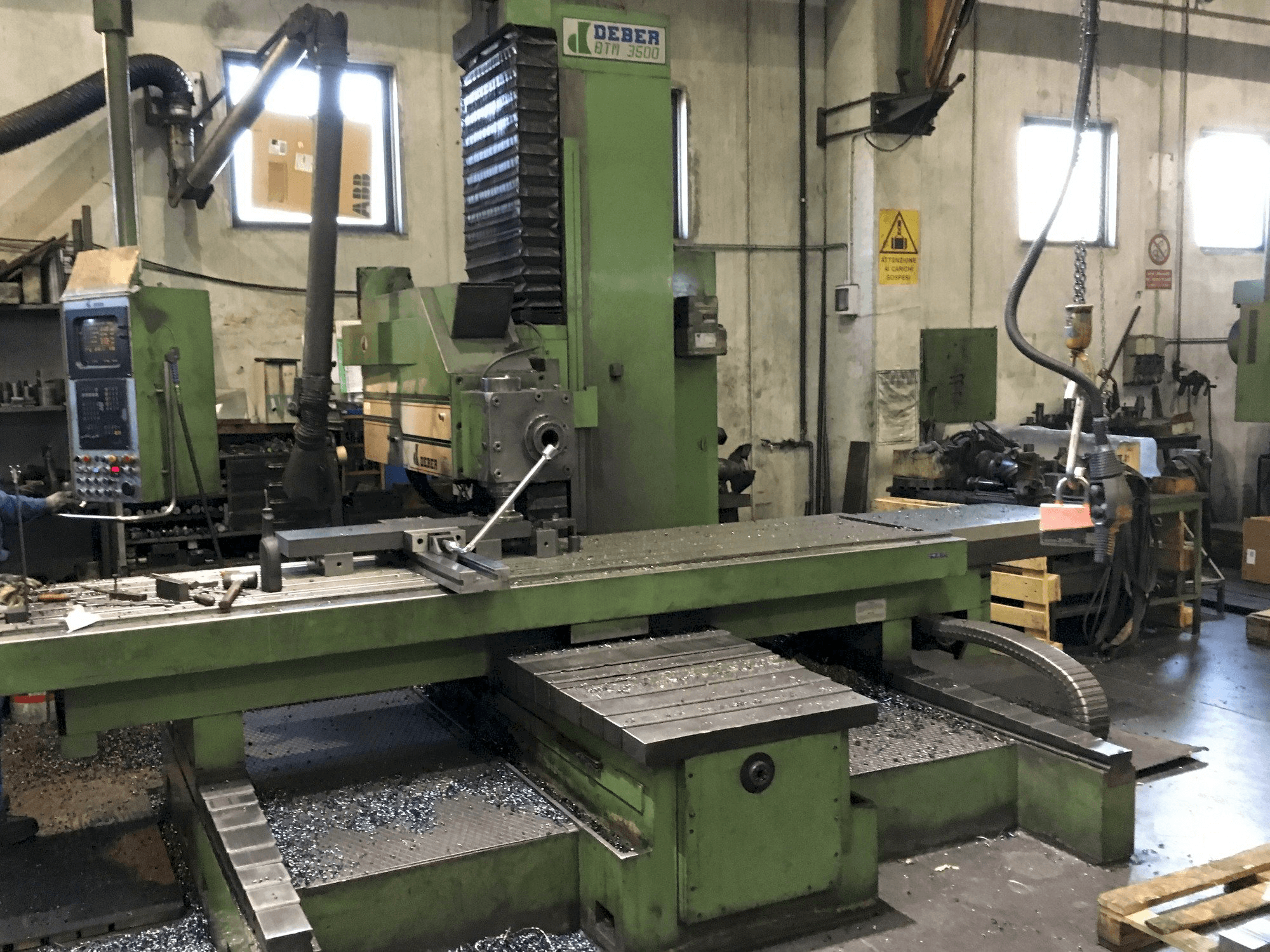 Vooraanzicht van DEBER BMT 3500 machine
