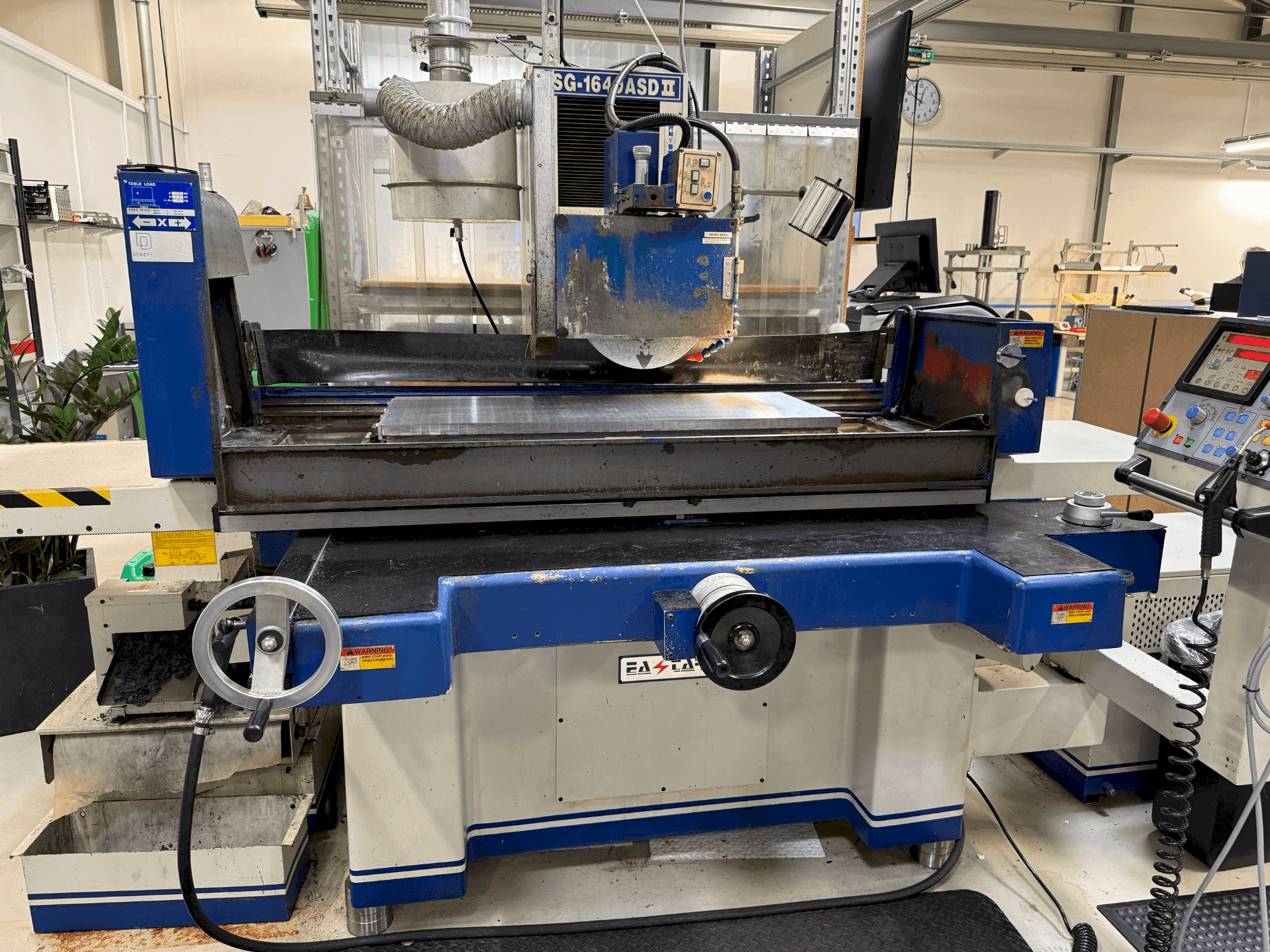 Vooraanzicht van EASTAR ESG-1640ASD II machine