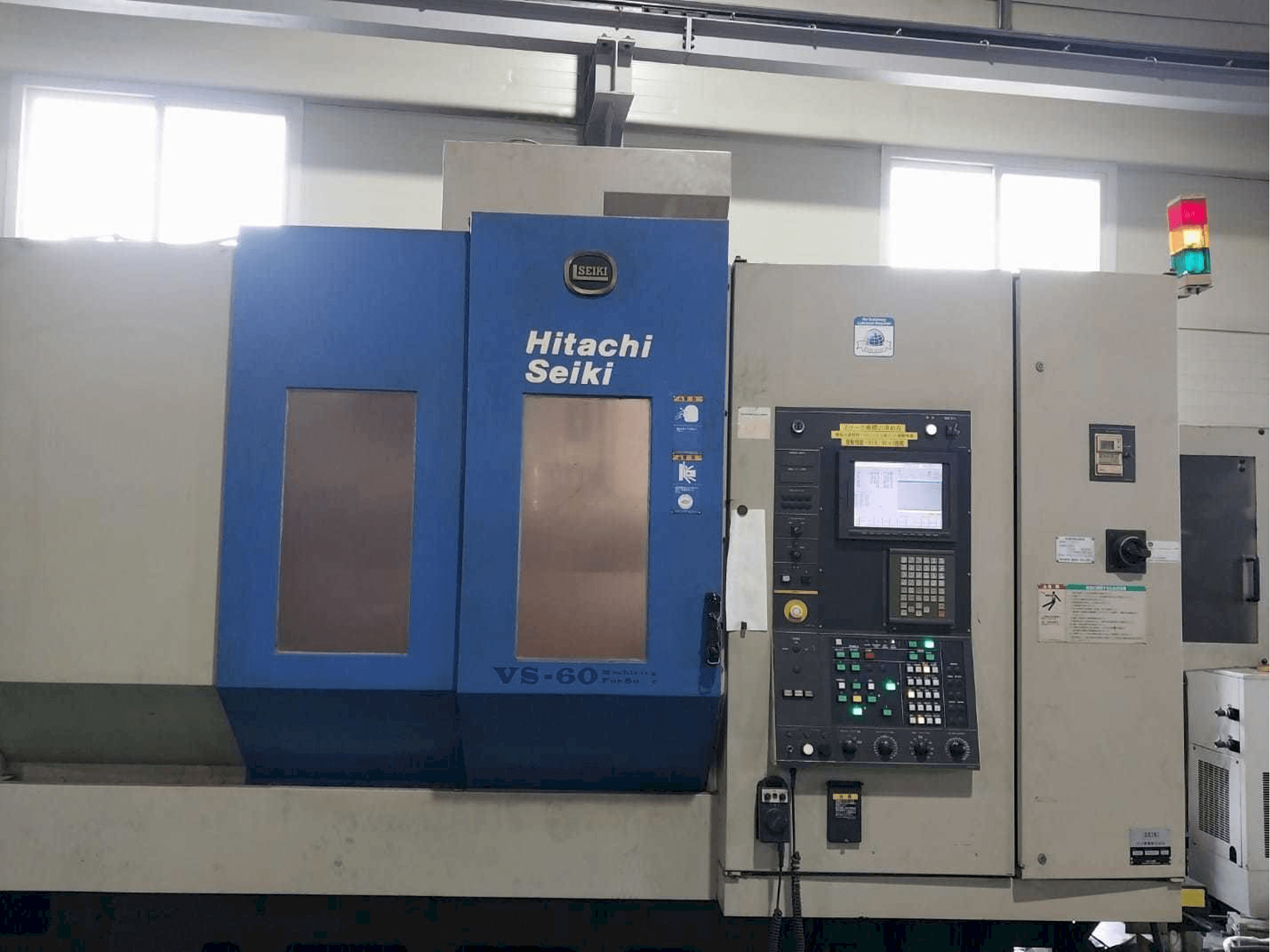 Vooraanzicht van HITACHI SEIKI VS60 machine