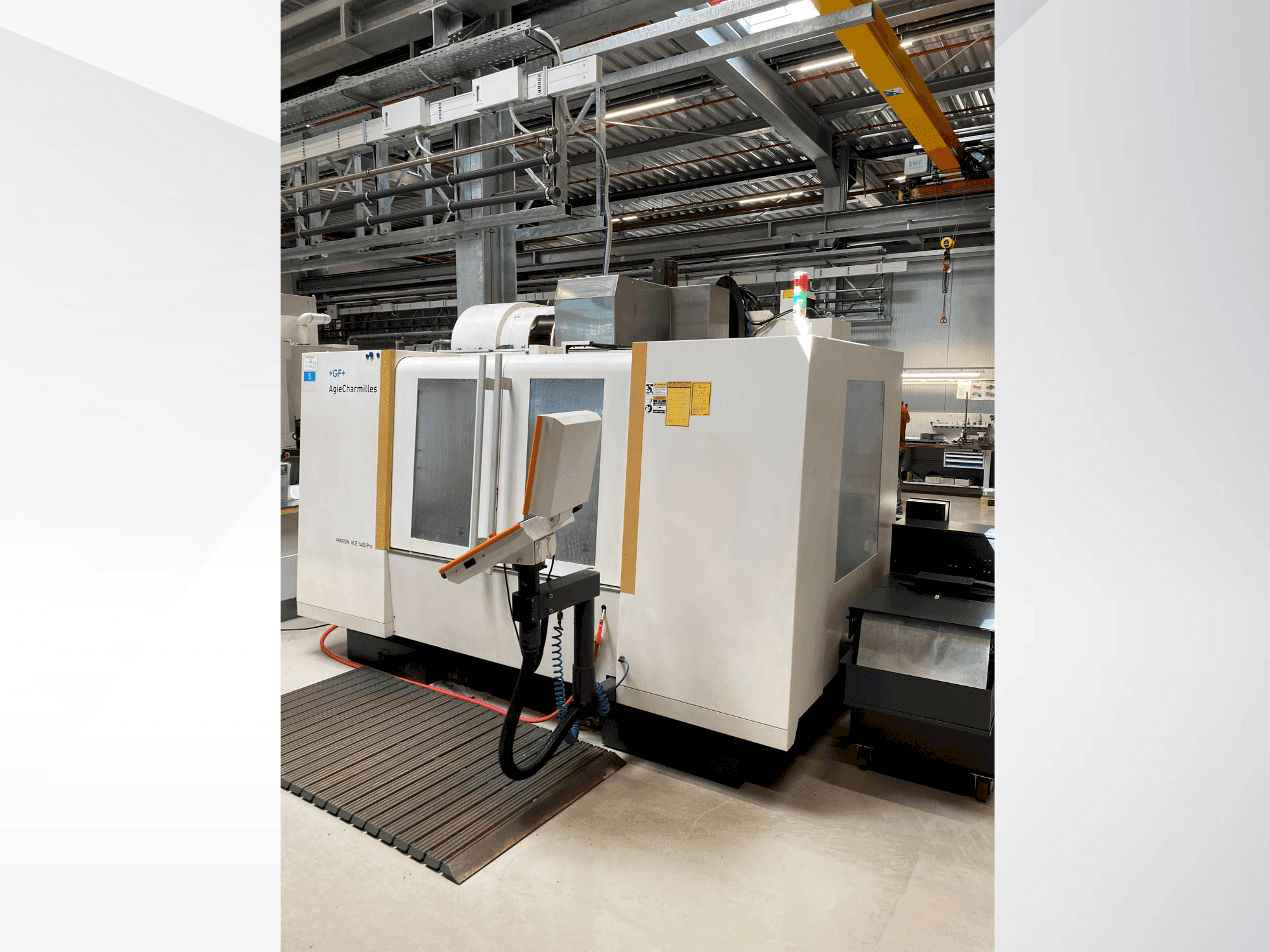 Vooraanzicht van +GF+ AgieCharmilles MIKRON VCE 1400 PRO (2012) machine