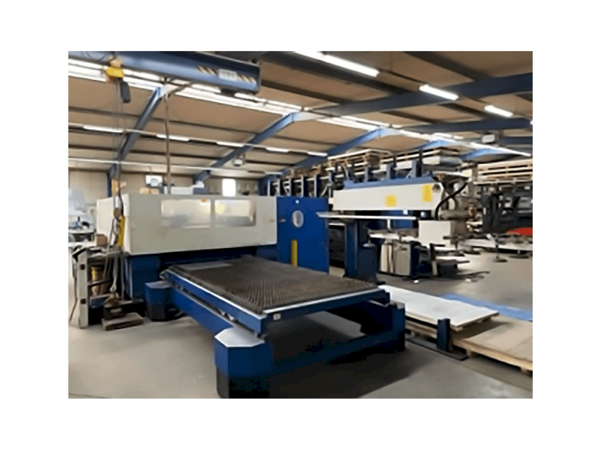 Vooraanzicht van Trumpf Trumatic L 3030 machine