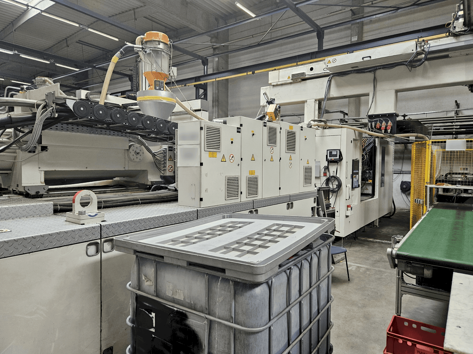 Vooraanzicht van Krauss Maffei 850-12000 MX machine