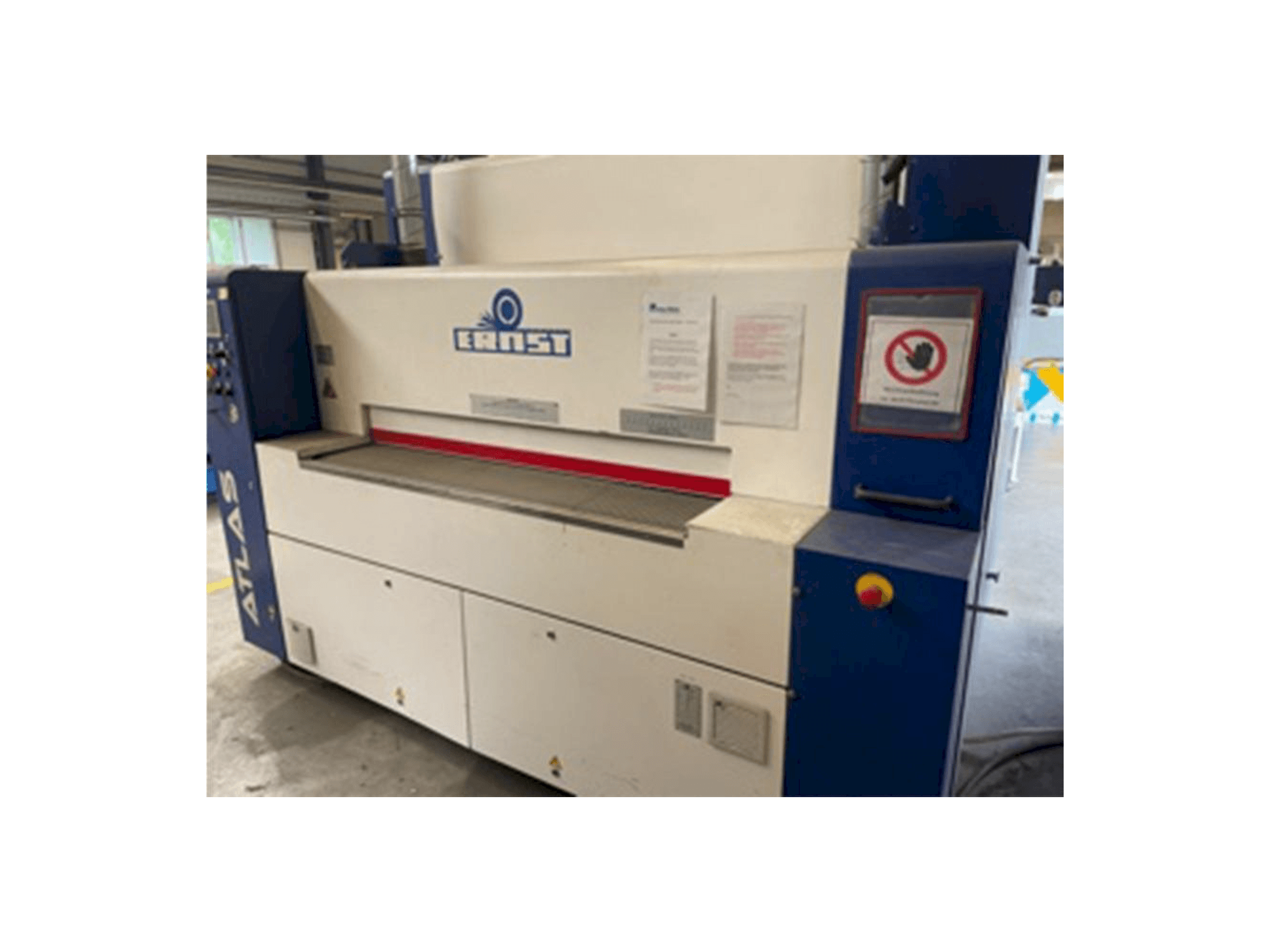 Vooraanzicht van ERNST ATLAS ES machine