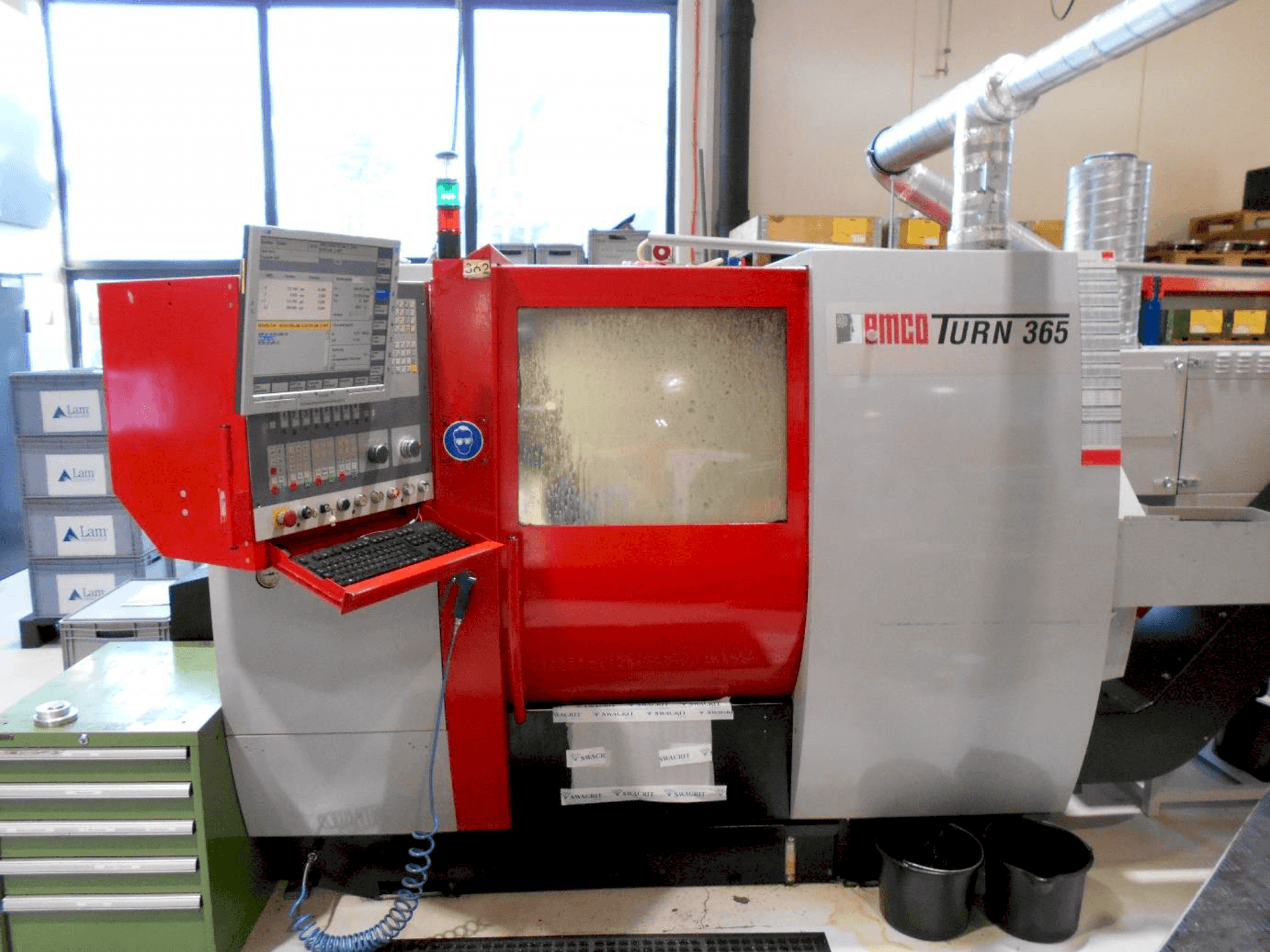 Vooraanzicht van EMCO Turm 365 machine