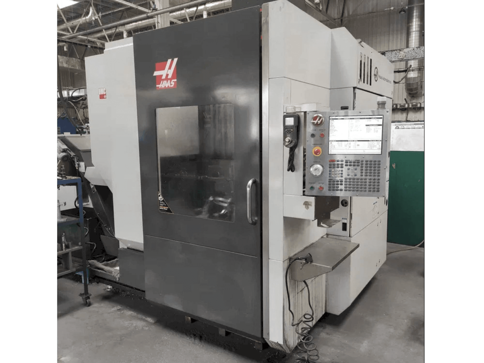 Vooraanzicht van HAAS UMC-750 machine