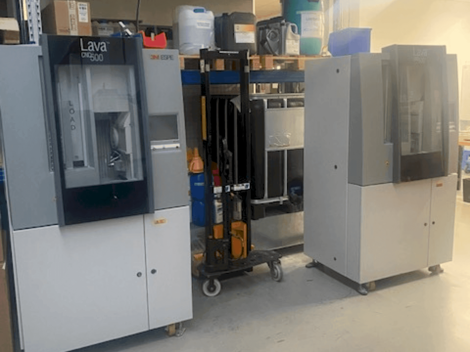 Vooraanzicht van ESPE LAVA CNC 500 machine