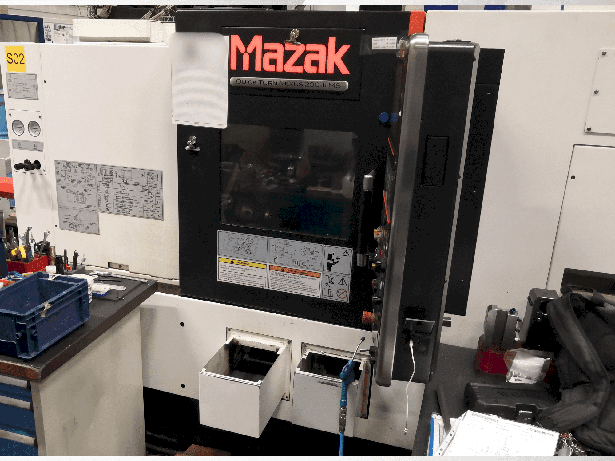 Vooraanzicht van Mazak Quickturn Nexus 200-II MS machine