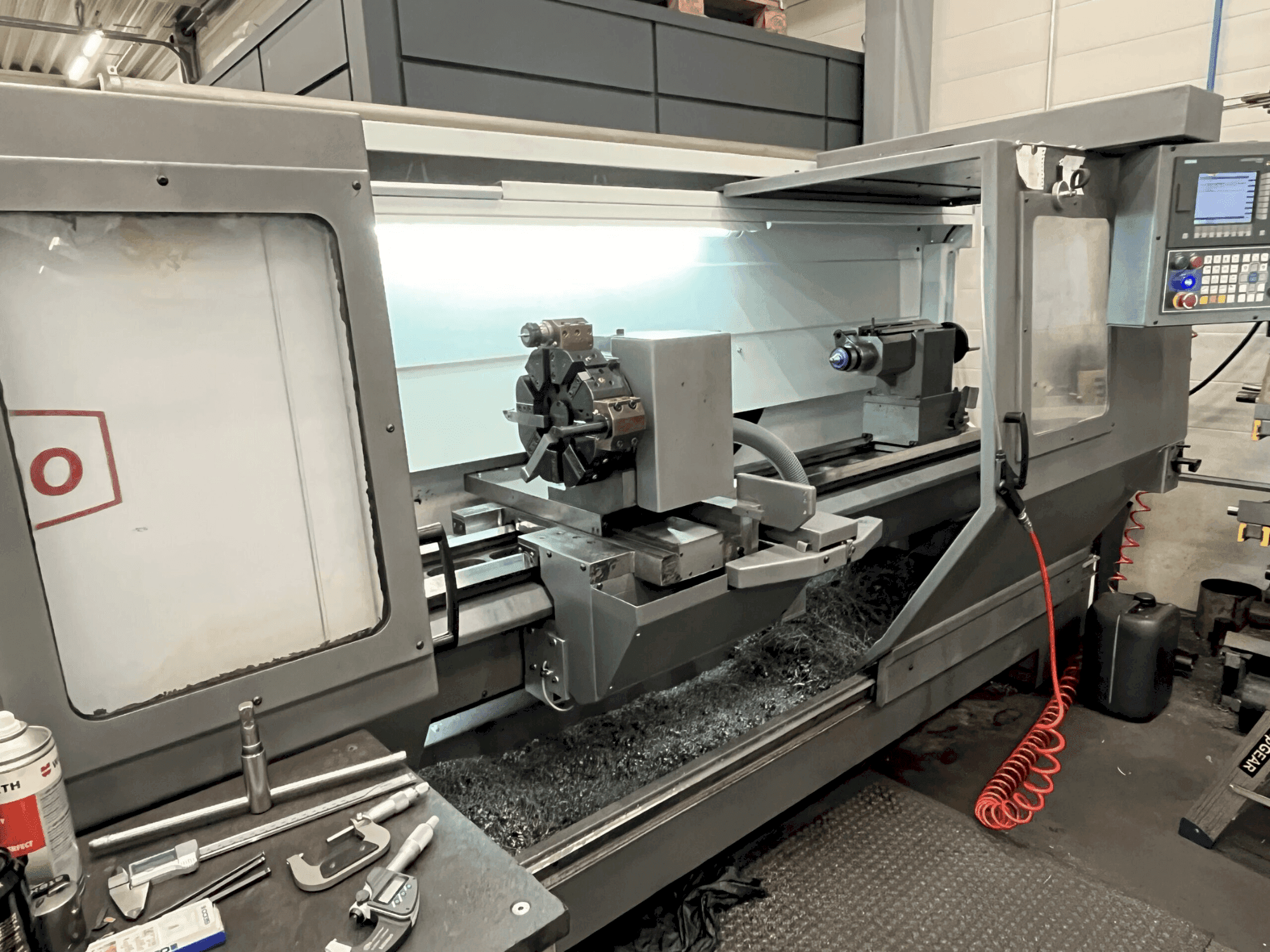 Vooraanzicht van Pinacho SE 325/2000 machine