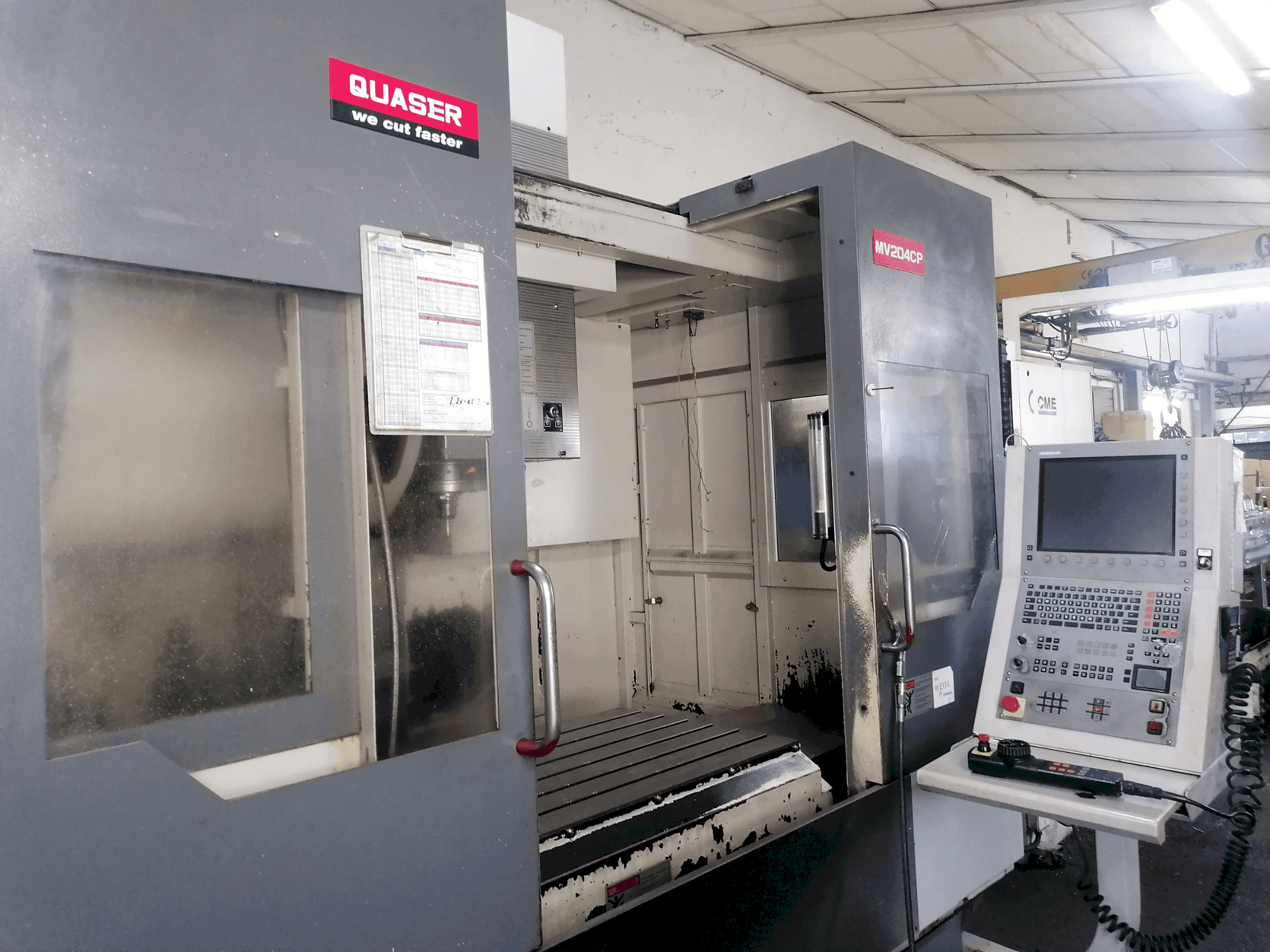 Vooraanzicht van Quaser MV 204 CP machine