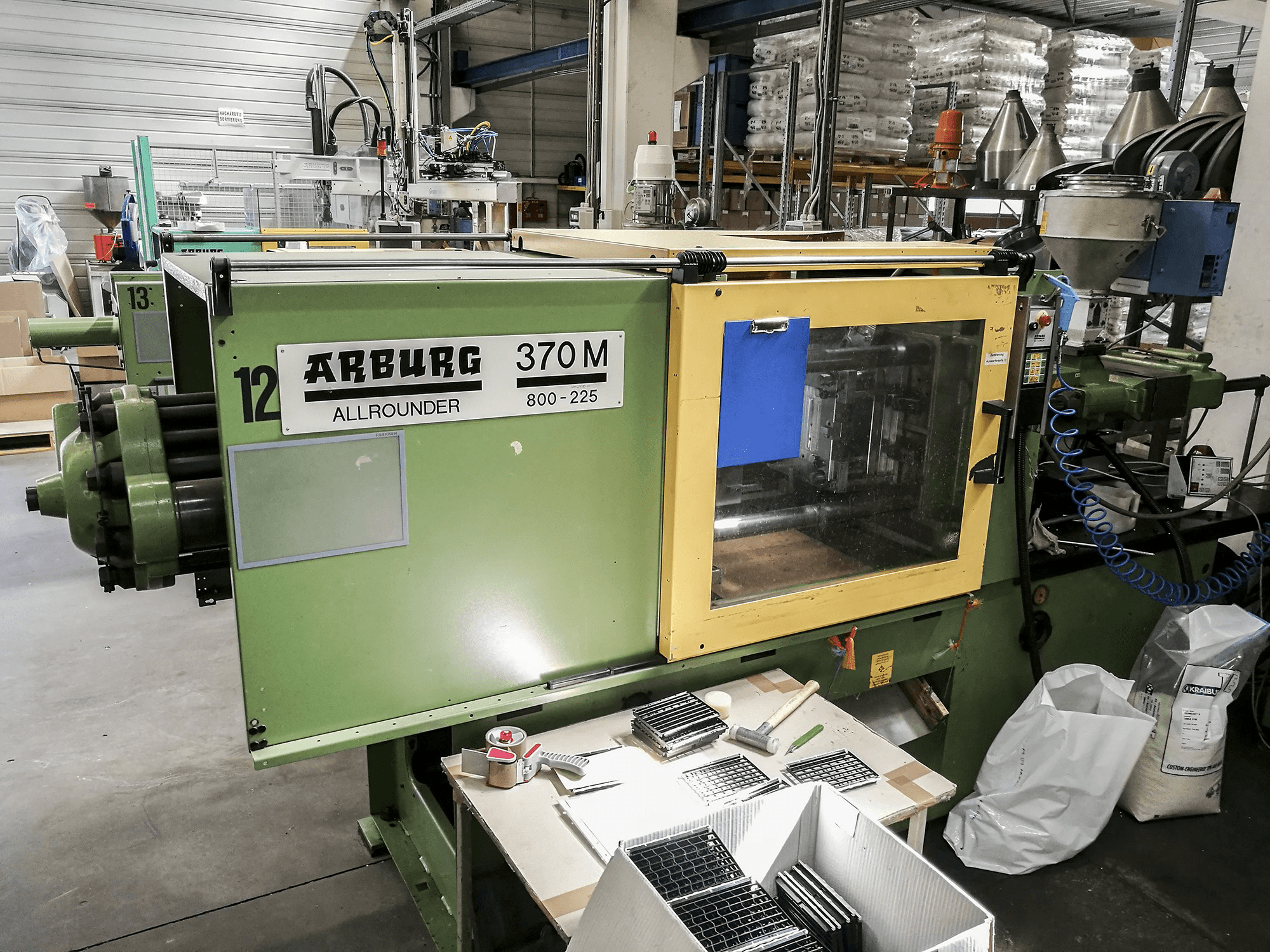 Vooraanzicht van Arburg 370M 800-225 machine