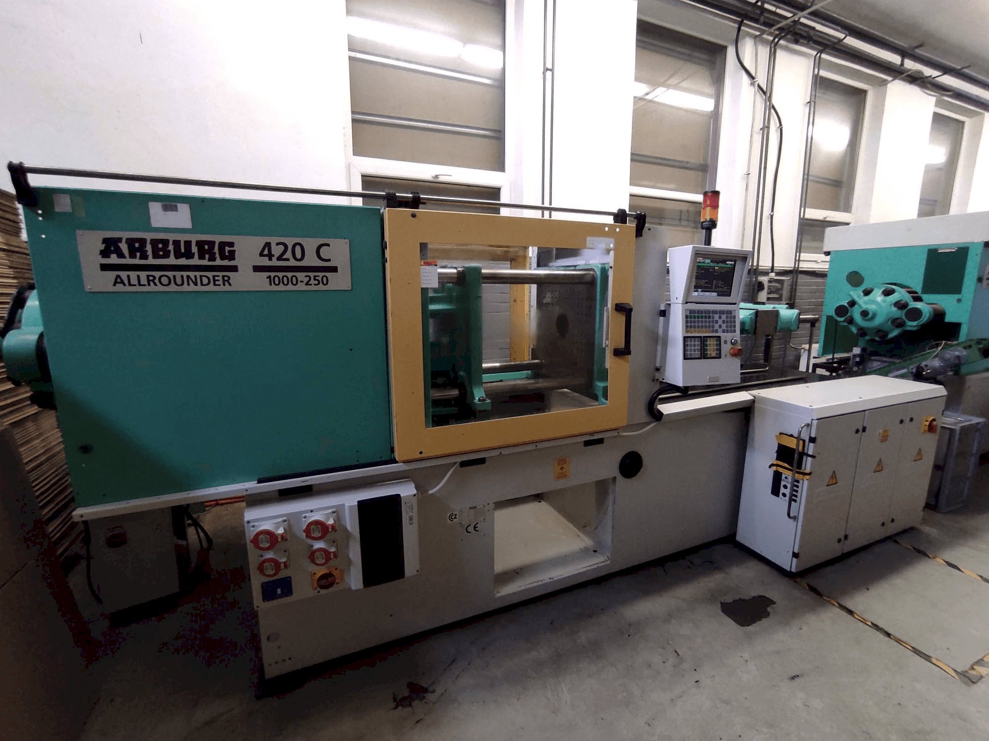 Vooraanzicht van Arburg 420C 1000-250 machine