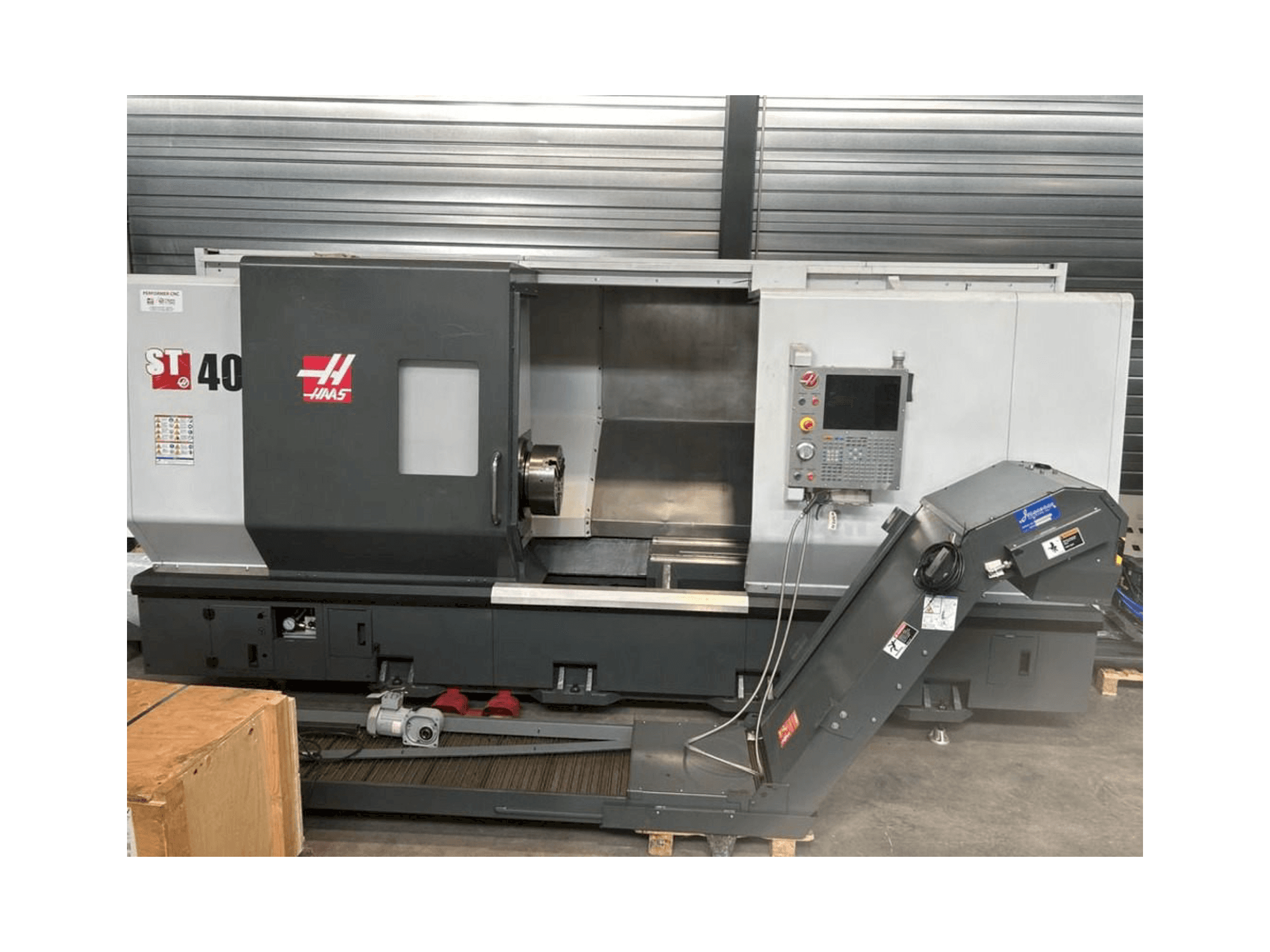 Vooraanzicht van HAAS ST-40 machine