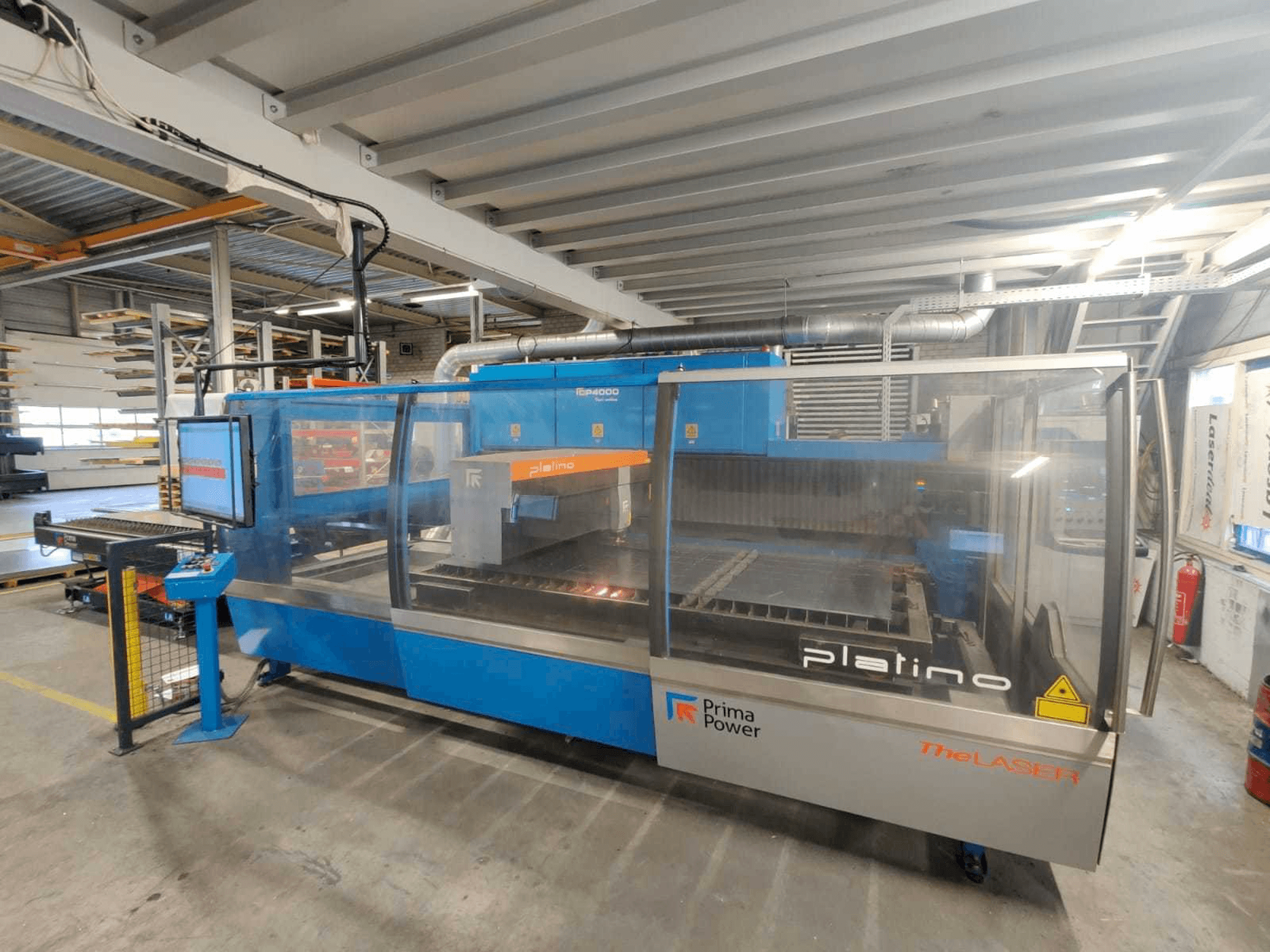 Vooraanzicht van Prima Industrie Platino 1530 machine
