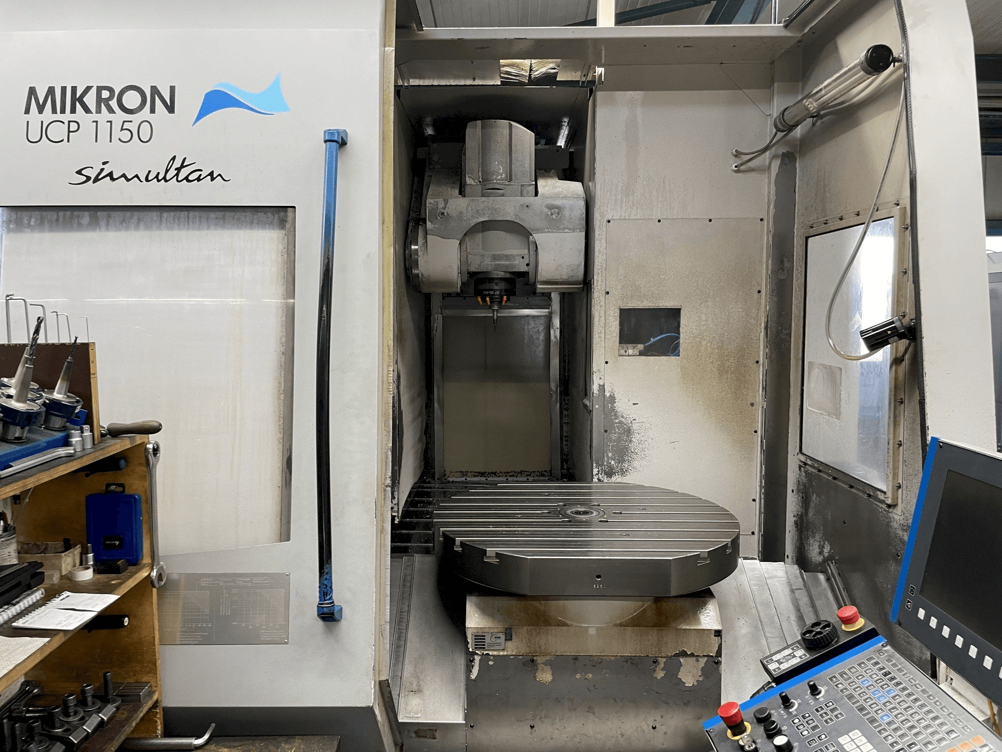 Vooraanzicht van MIKRON UCP 1150 SIMULTAN machine