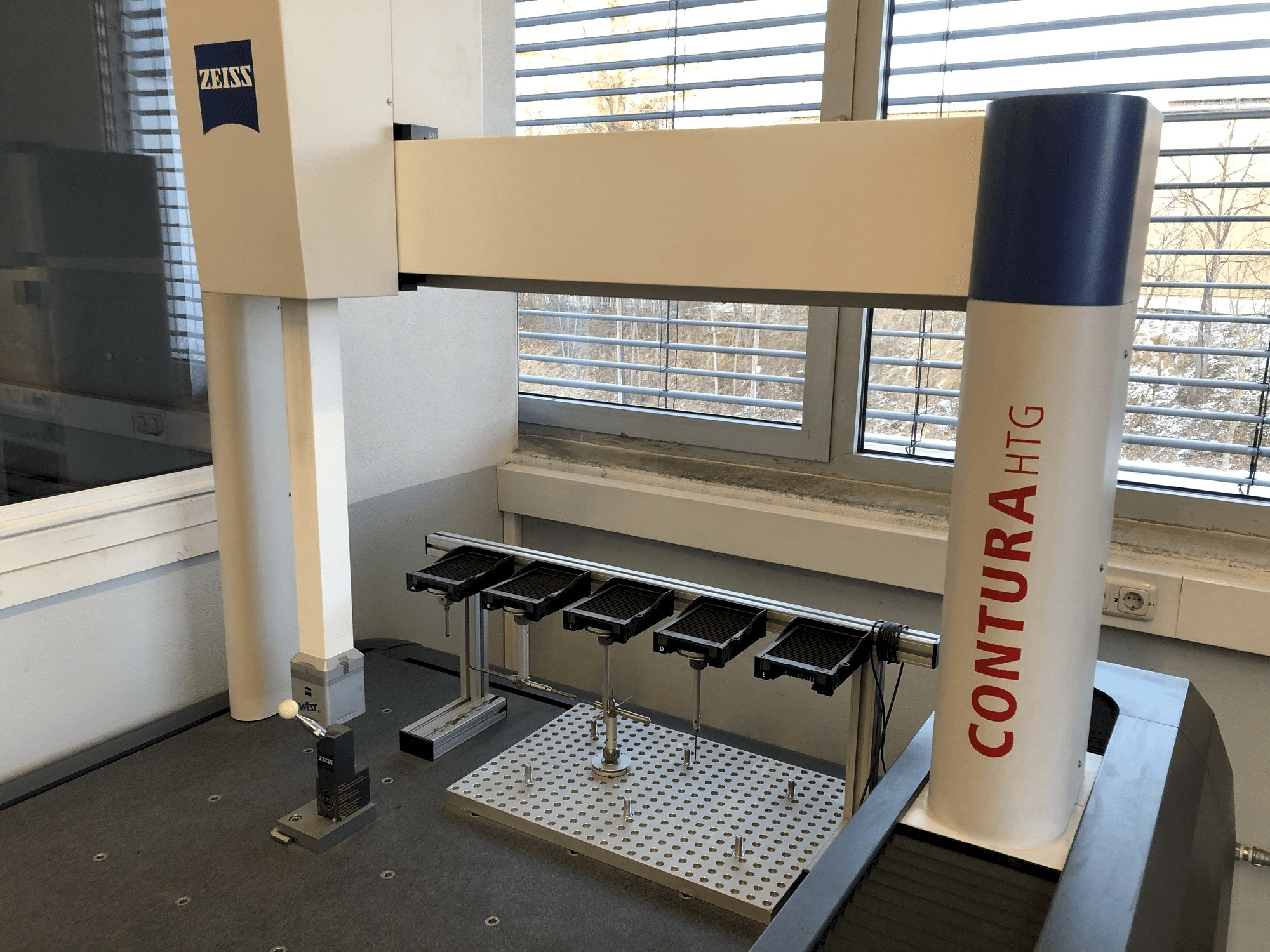 Vooraanzicht van CONTURA 10/16/6 machine