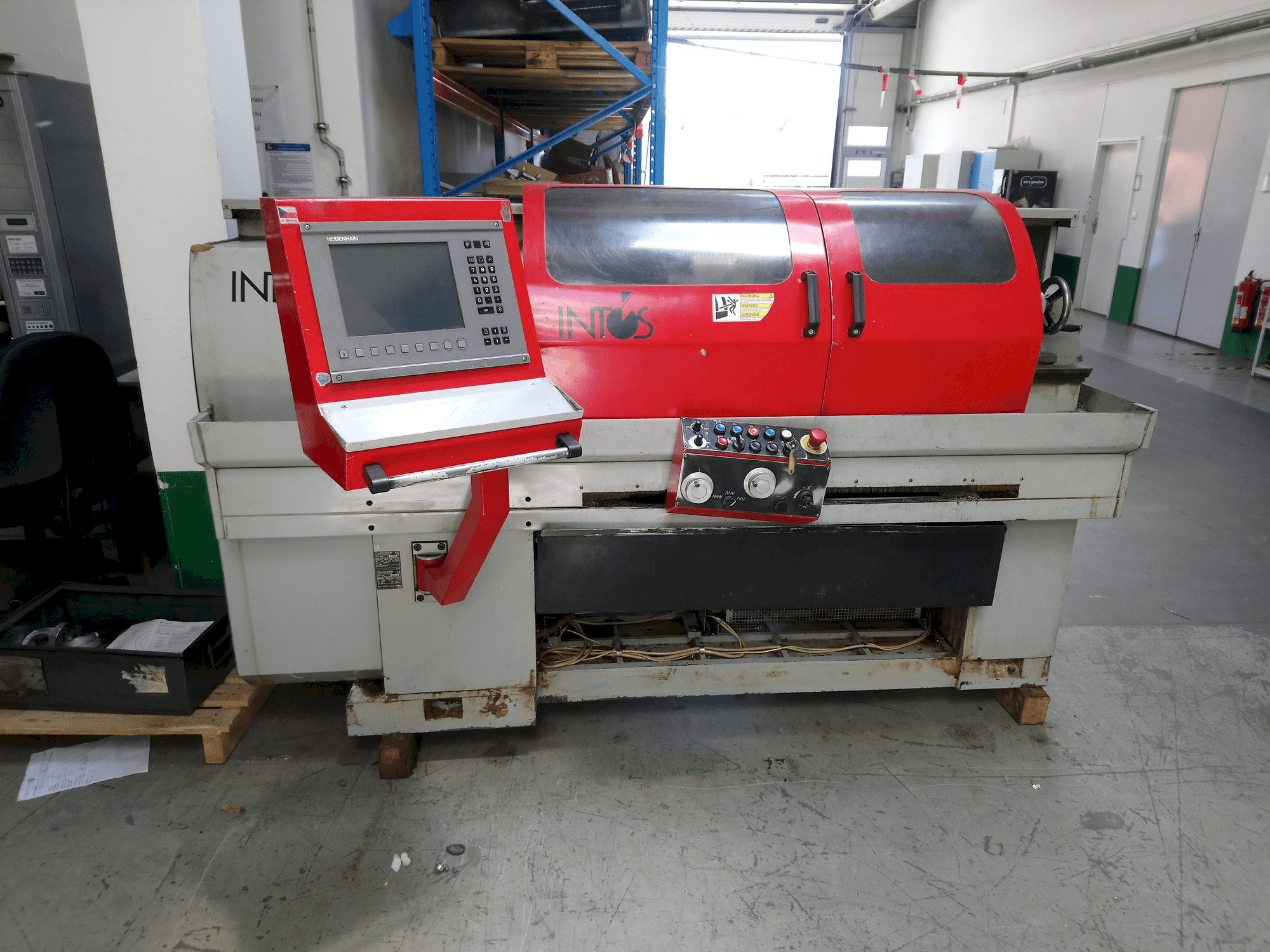 Vooraanzicht van INTOS E-160 machine