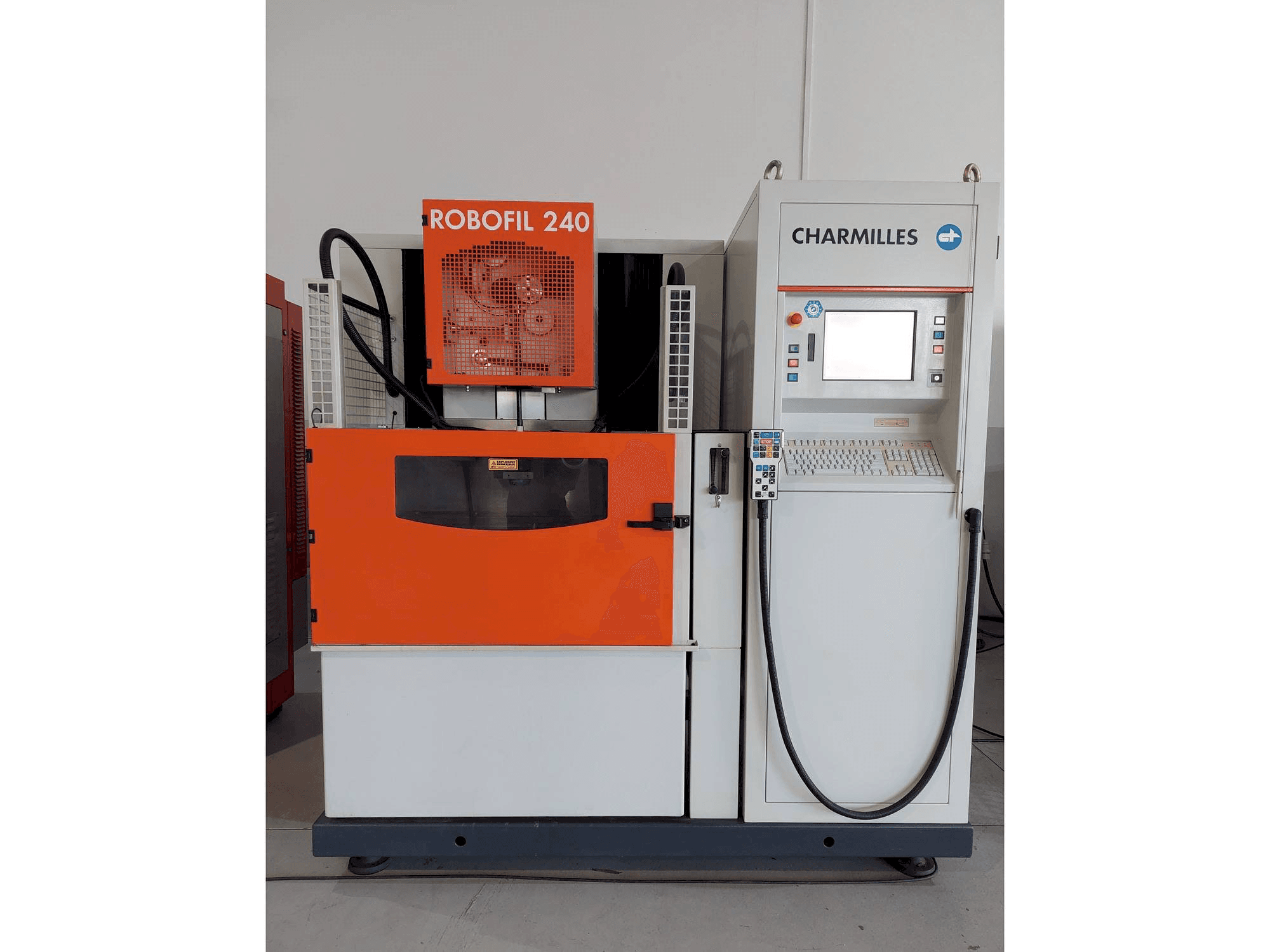 Vooraanzicht van CHARMILLES ROBOFIL 240 machine