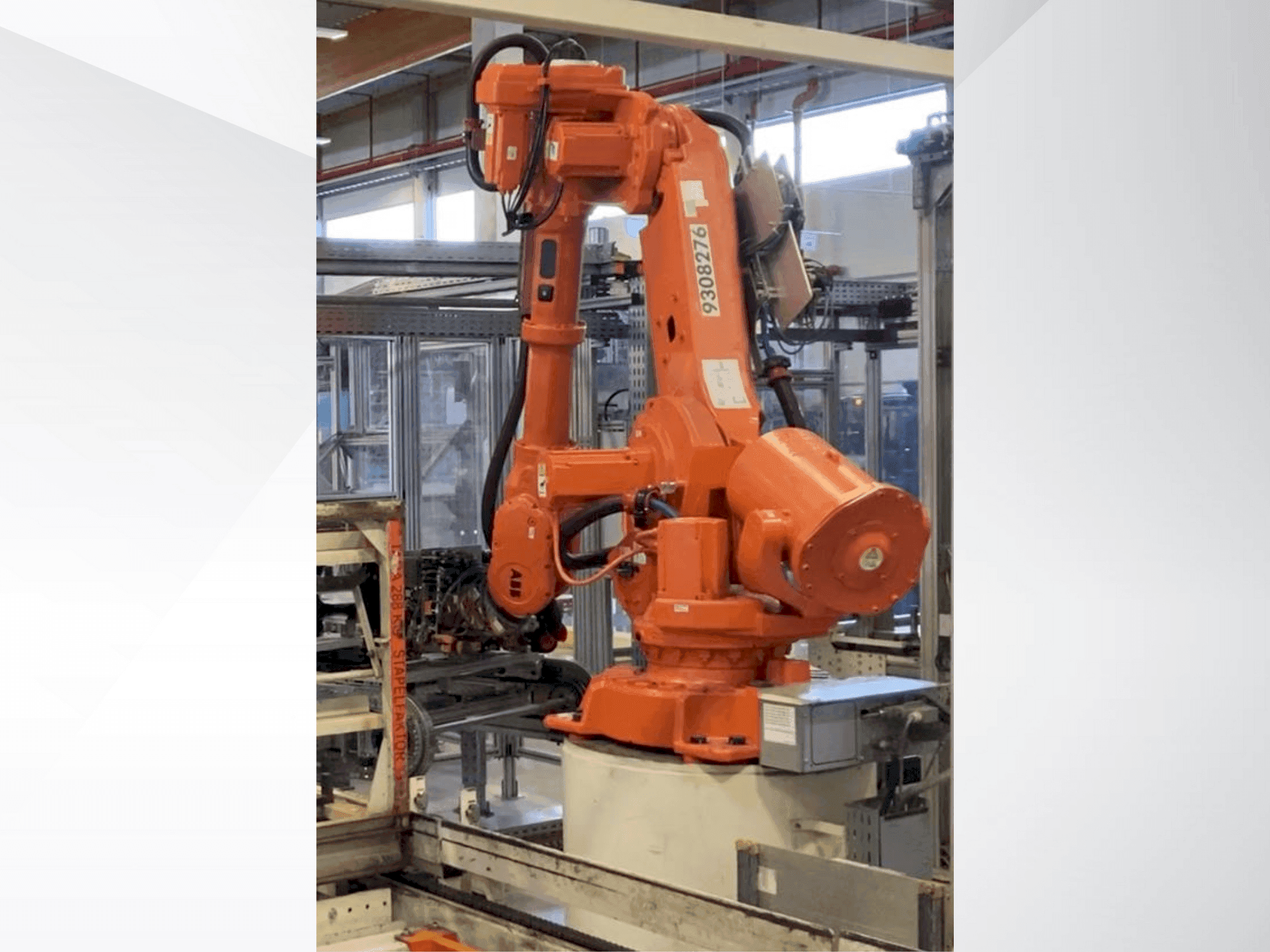 Vooraanzicht van ABB IRB 6640-130/320 machine