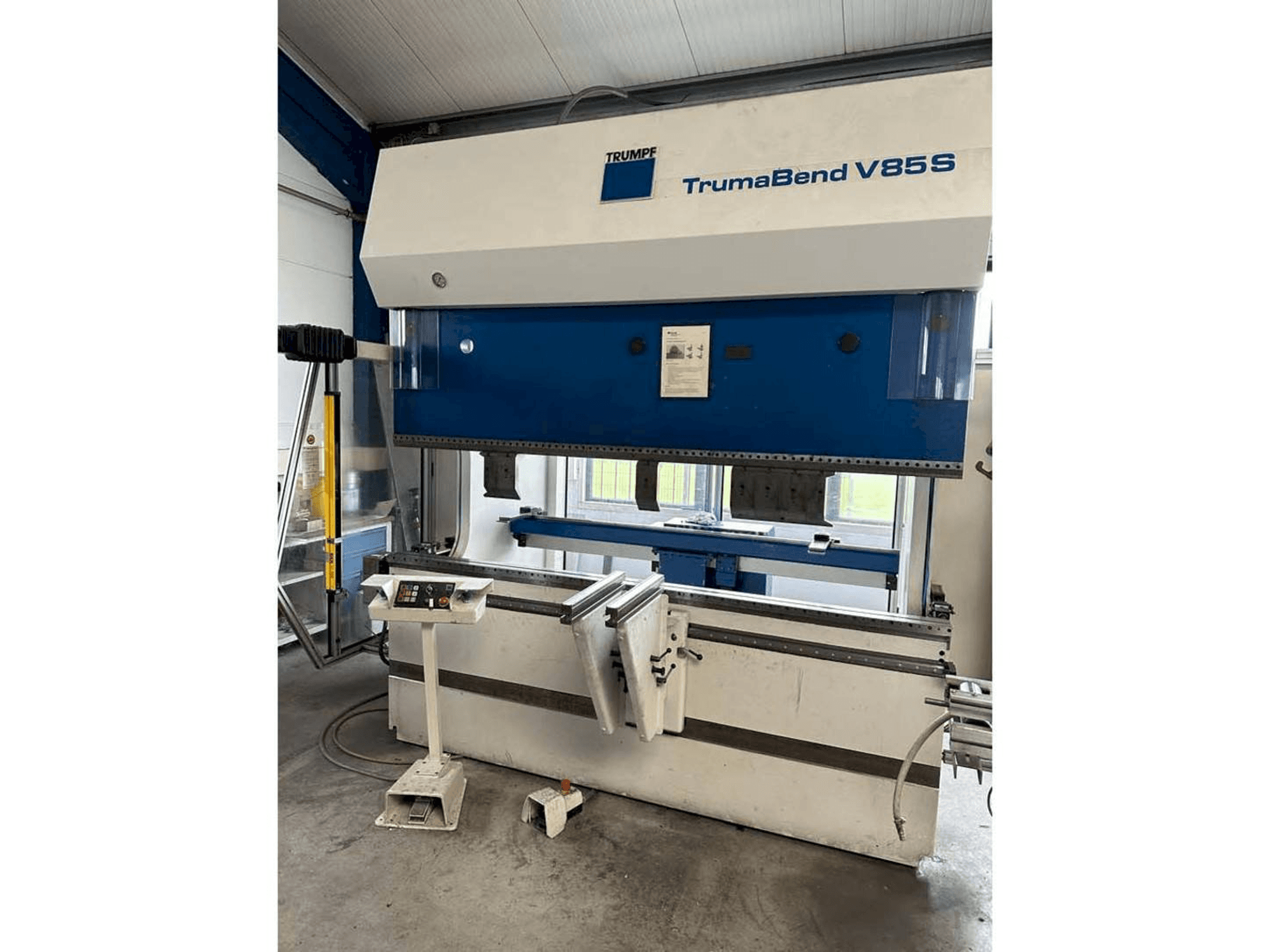Vooraanzicht van Trumpf TrumaBend V85S machine
