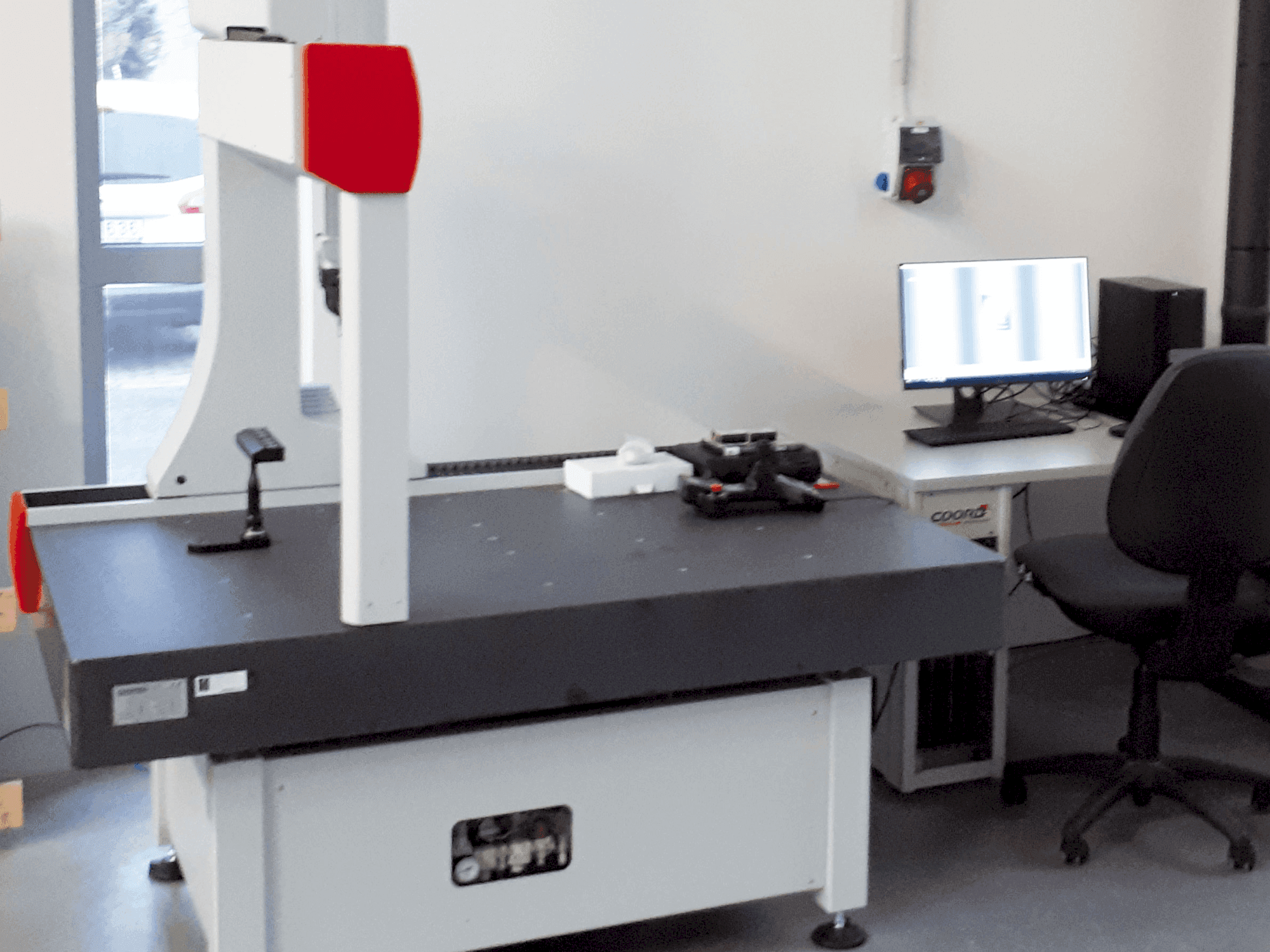 Vooraanzicht van Coord3 ARES NT-L 10.7.5 CNC machine