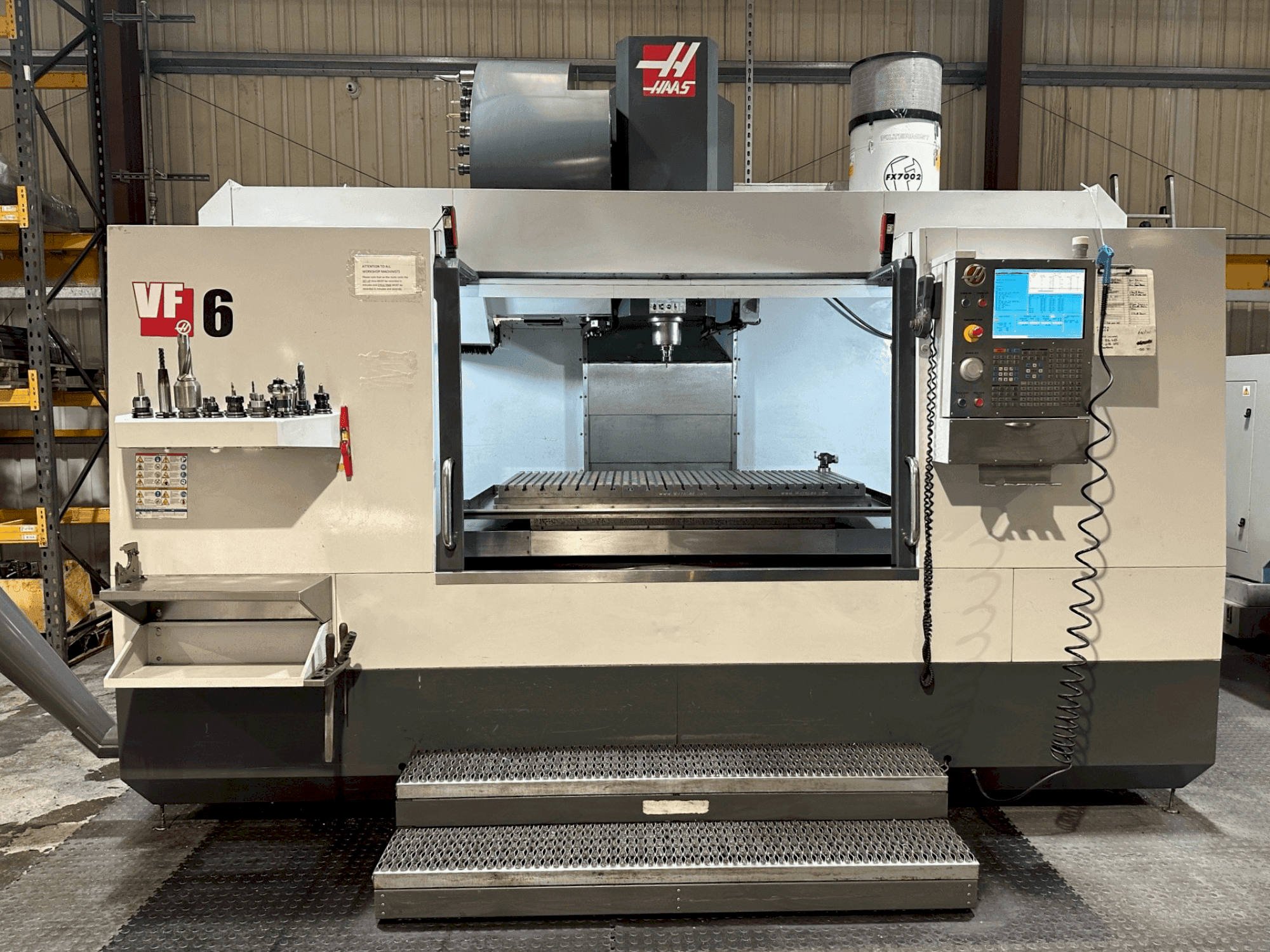 Vooraanzicht van HAAS VF-6/40 machine